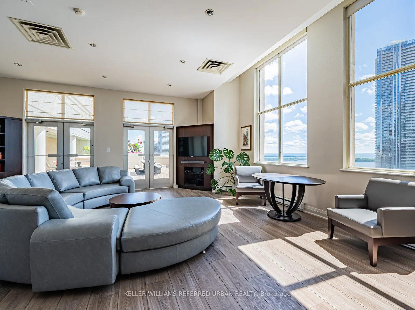 25 The Esplanade, #907