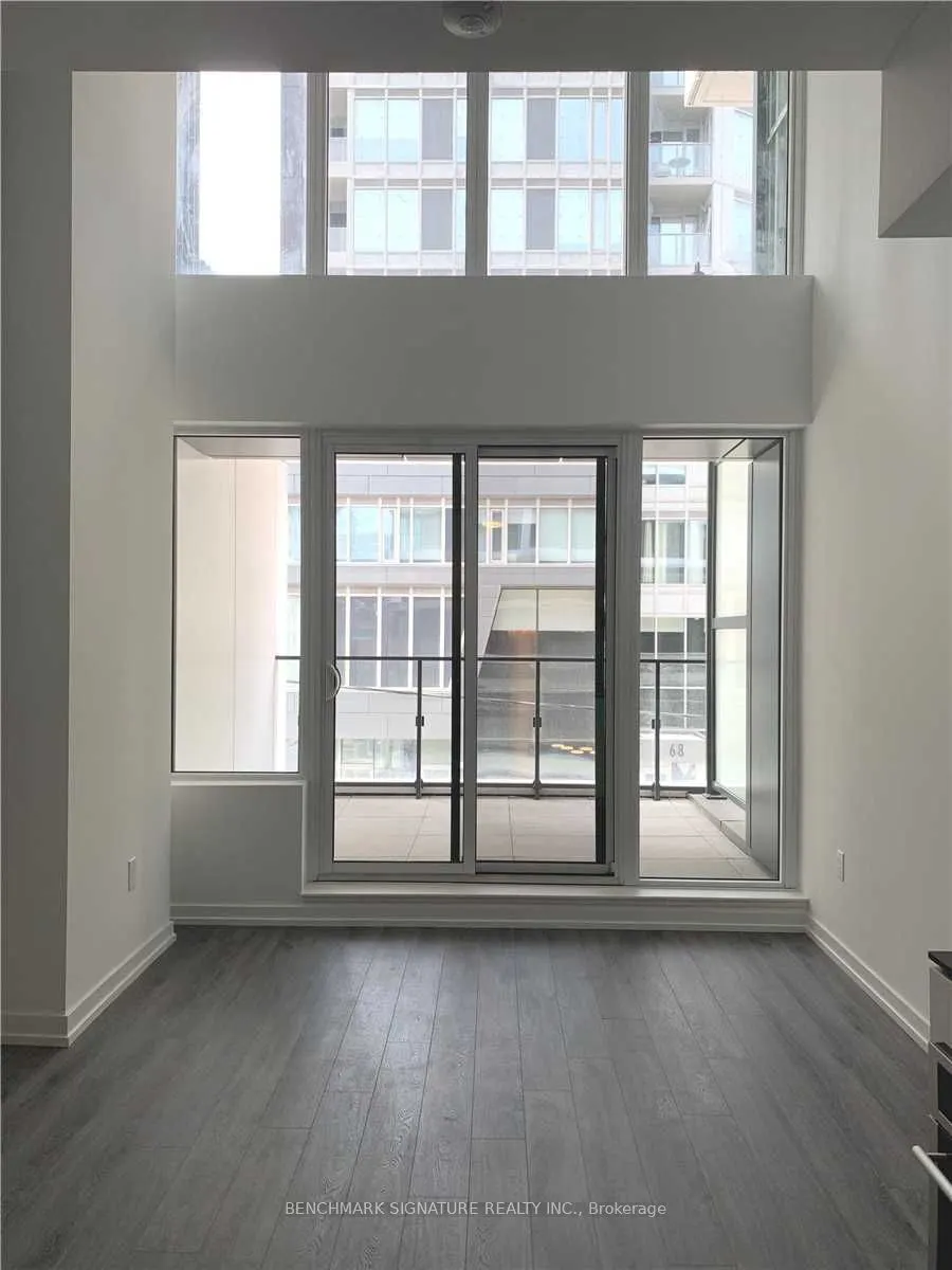 77 Shuter Street, #220
