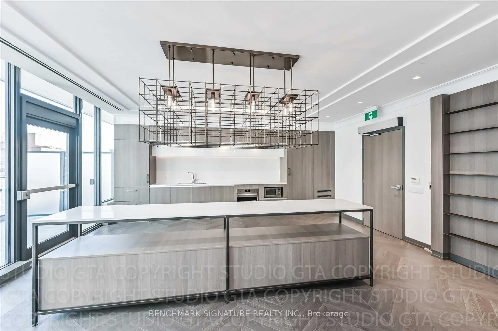 77 Shuter Street, #220
