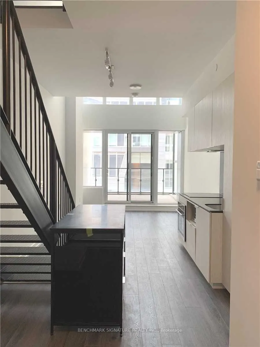 77 Shuter Street, #220