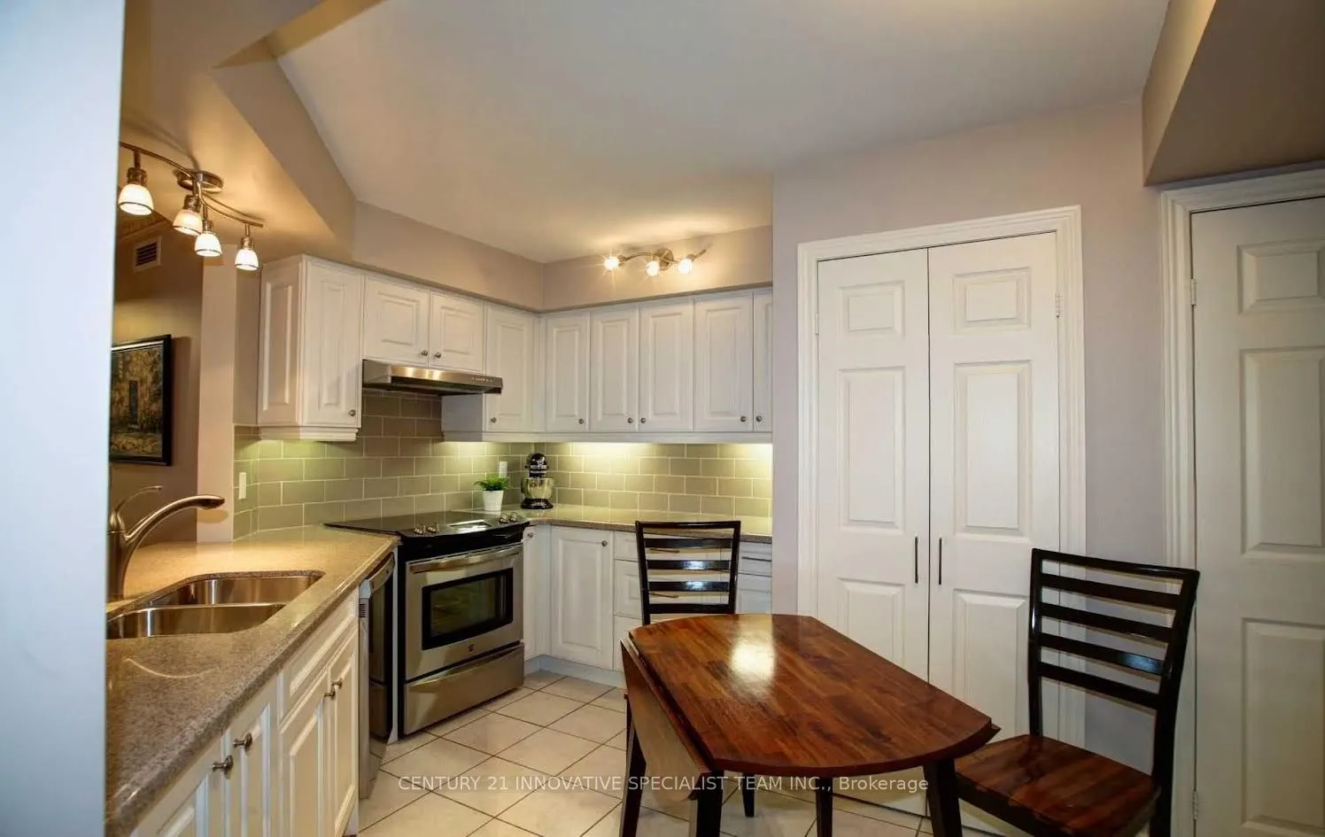 89 Skymark Drive, #2010