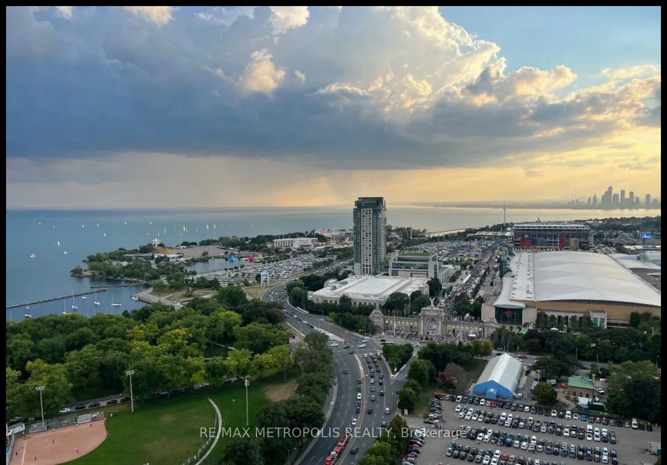 219 Fort York Boulevard, #1811
