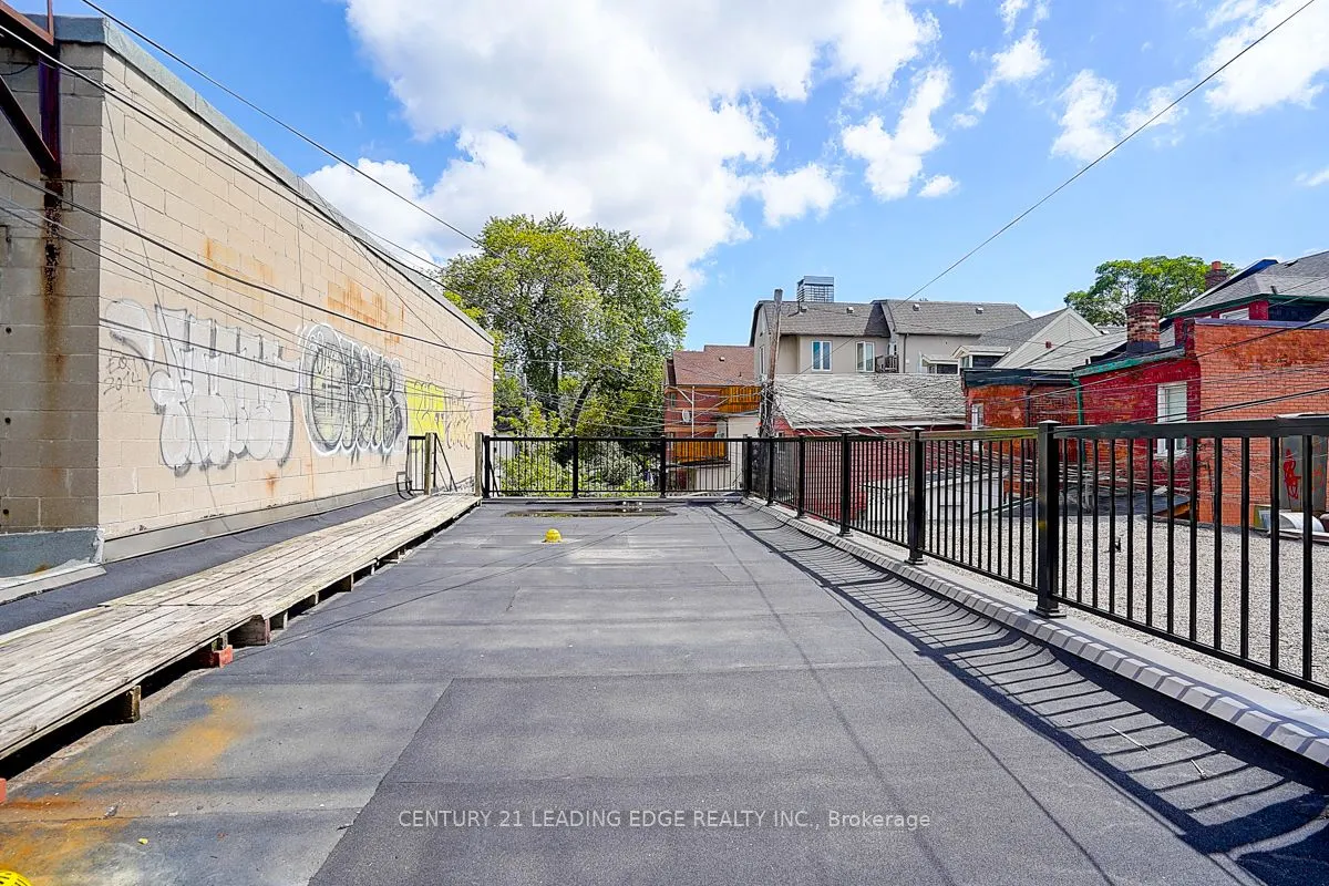 349 Spadina Avenue