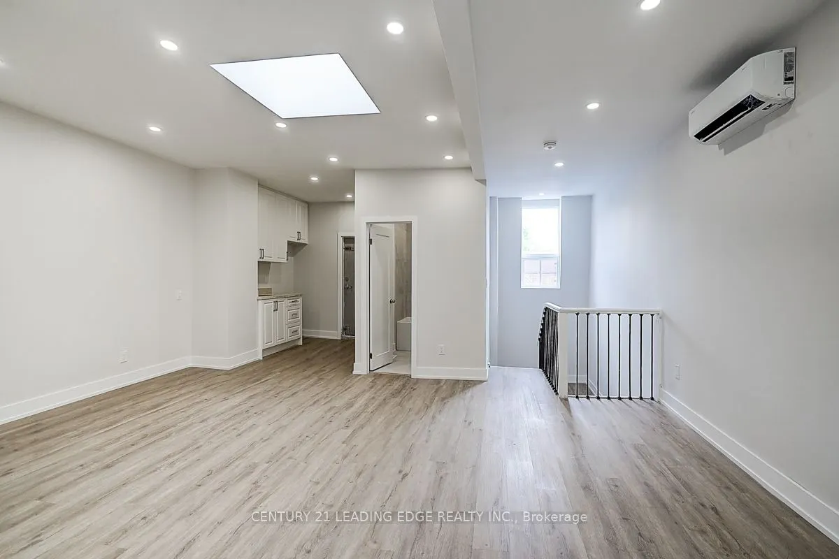 349 Spadina Avenue
