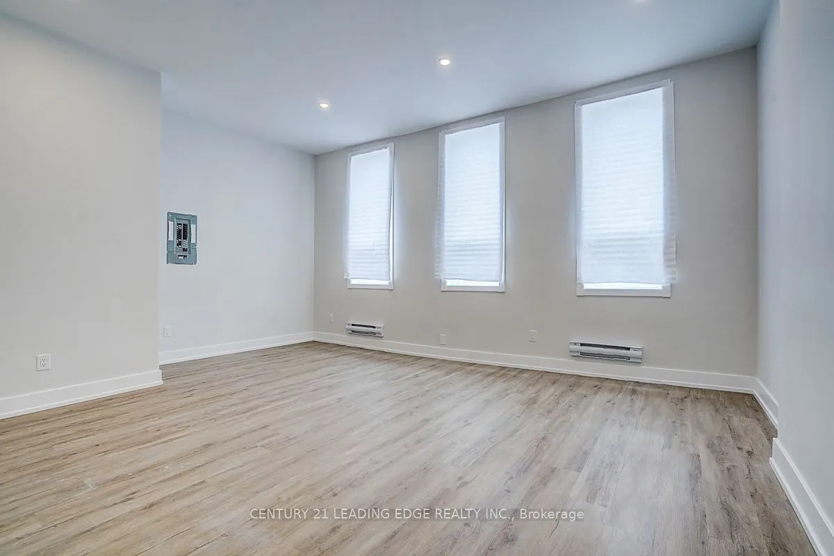 349 Spadina Avenue