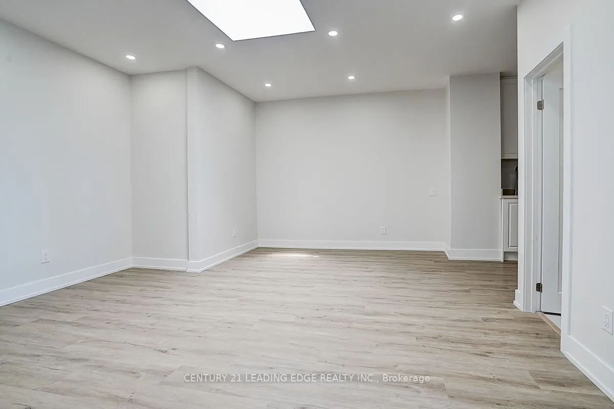 349 Spadina Avenue