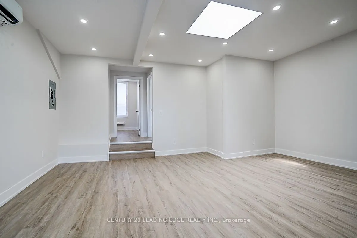 349 Spadina Avenue