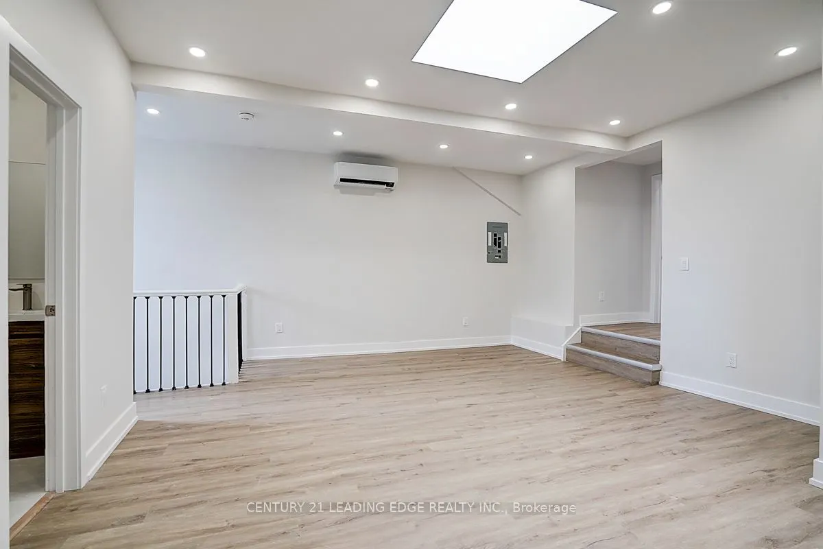 349 Spadina Avenue