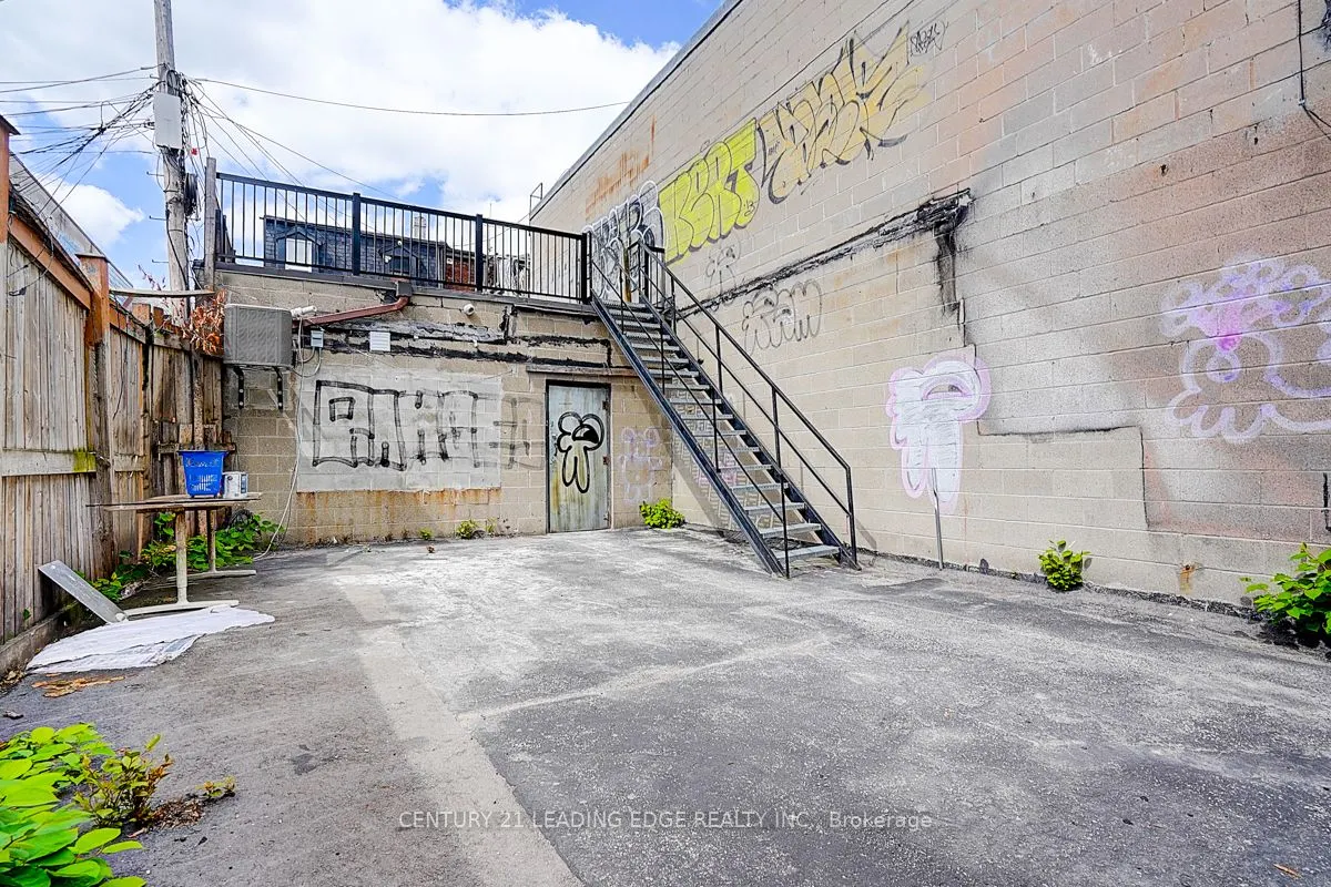349 Spadina Avenue