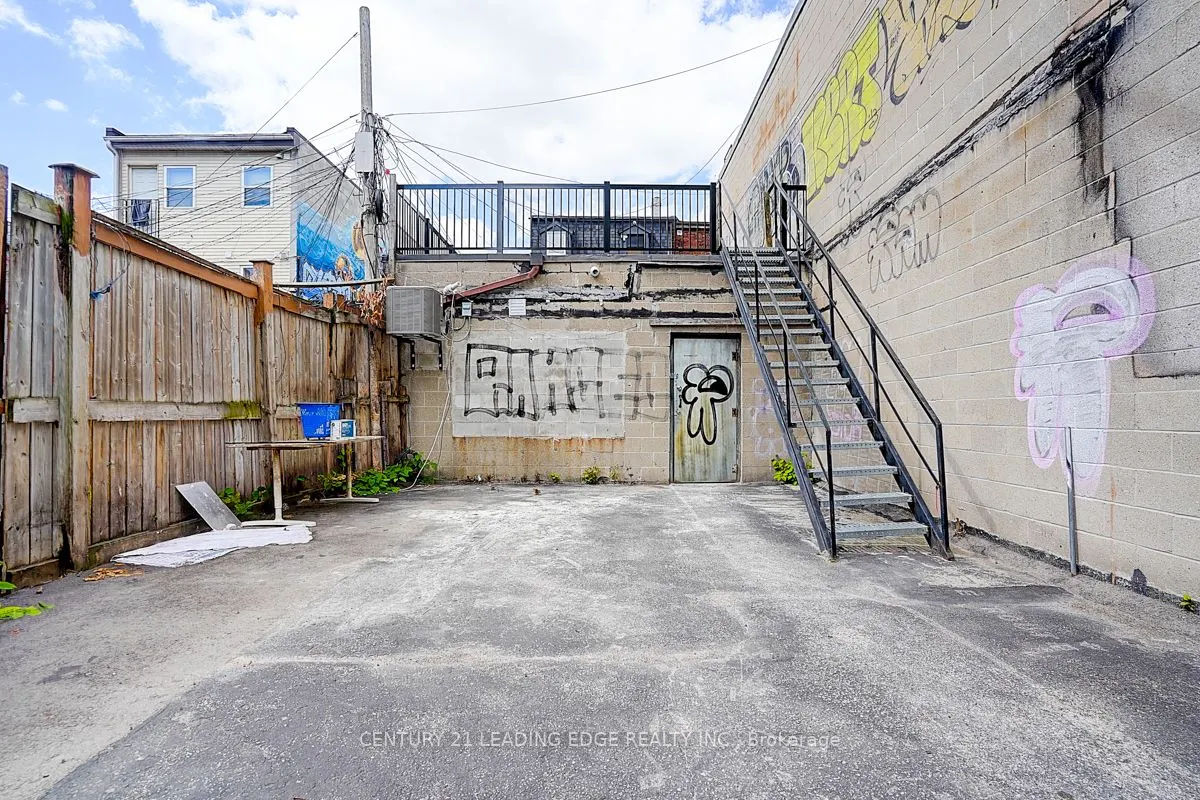 349 Spadina Avenue
