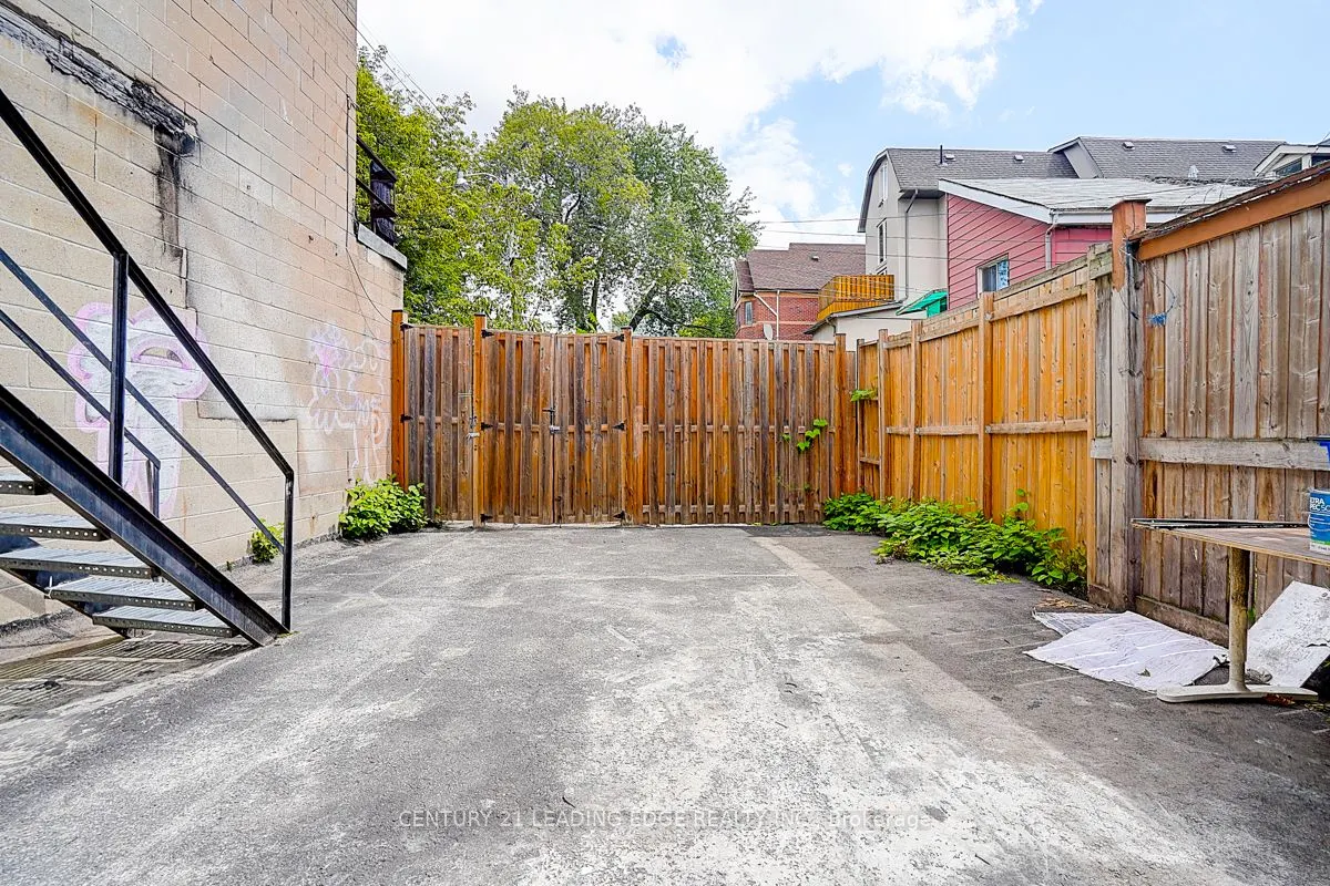 349 Spadina Avenue