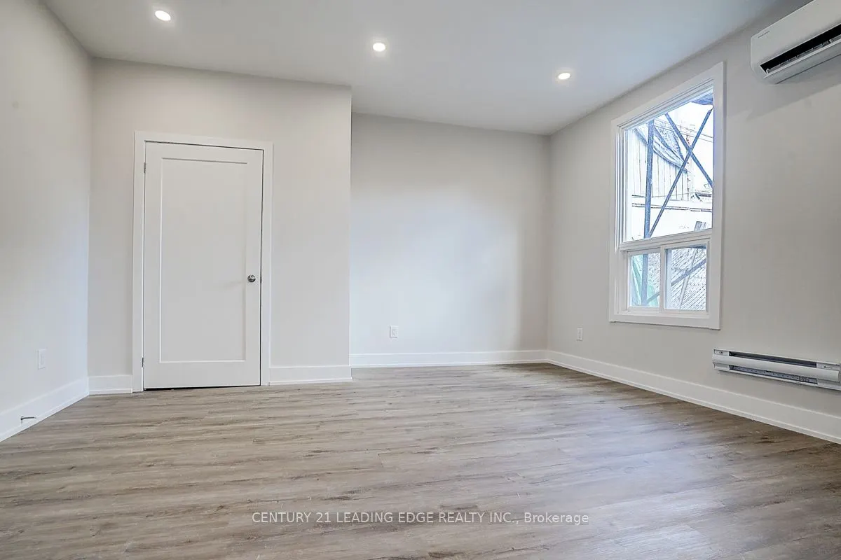 349 Spadina Avenue