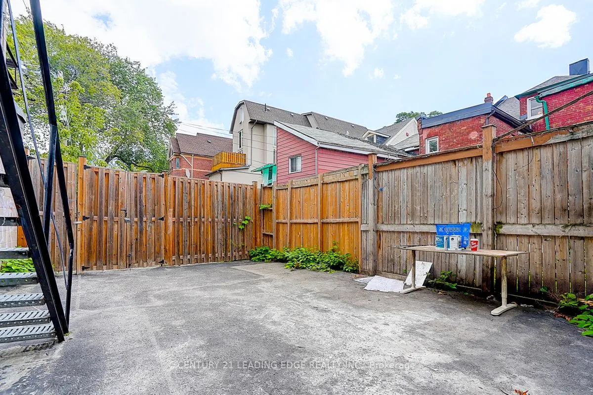 349 Spadina Avenue