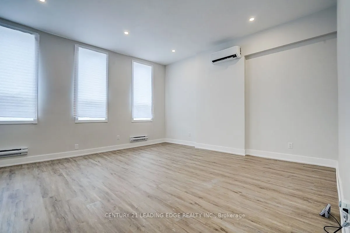 349 Spadina Avenue
