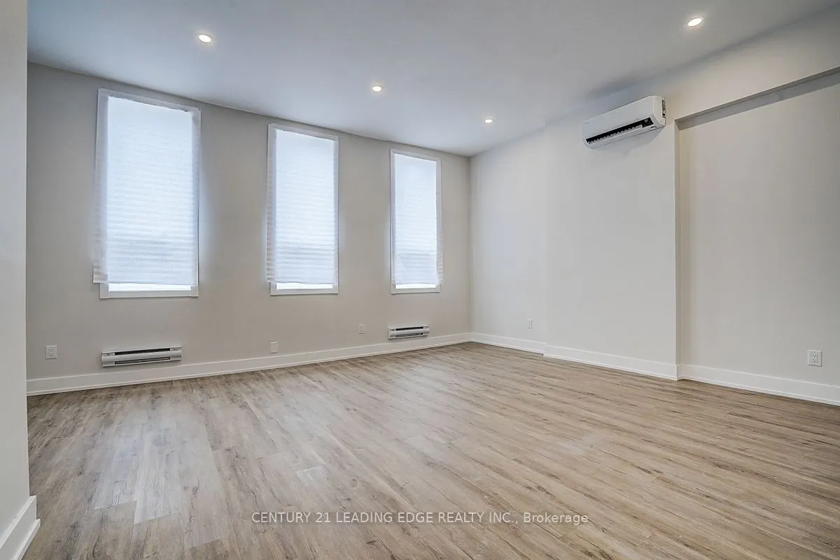 349 Spadina Avenue