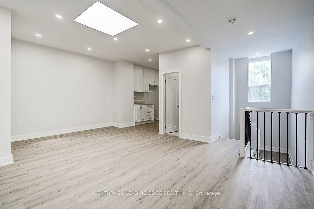 349 Spadina Avenue