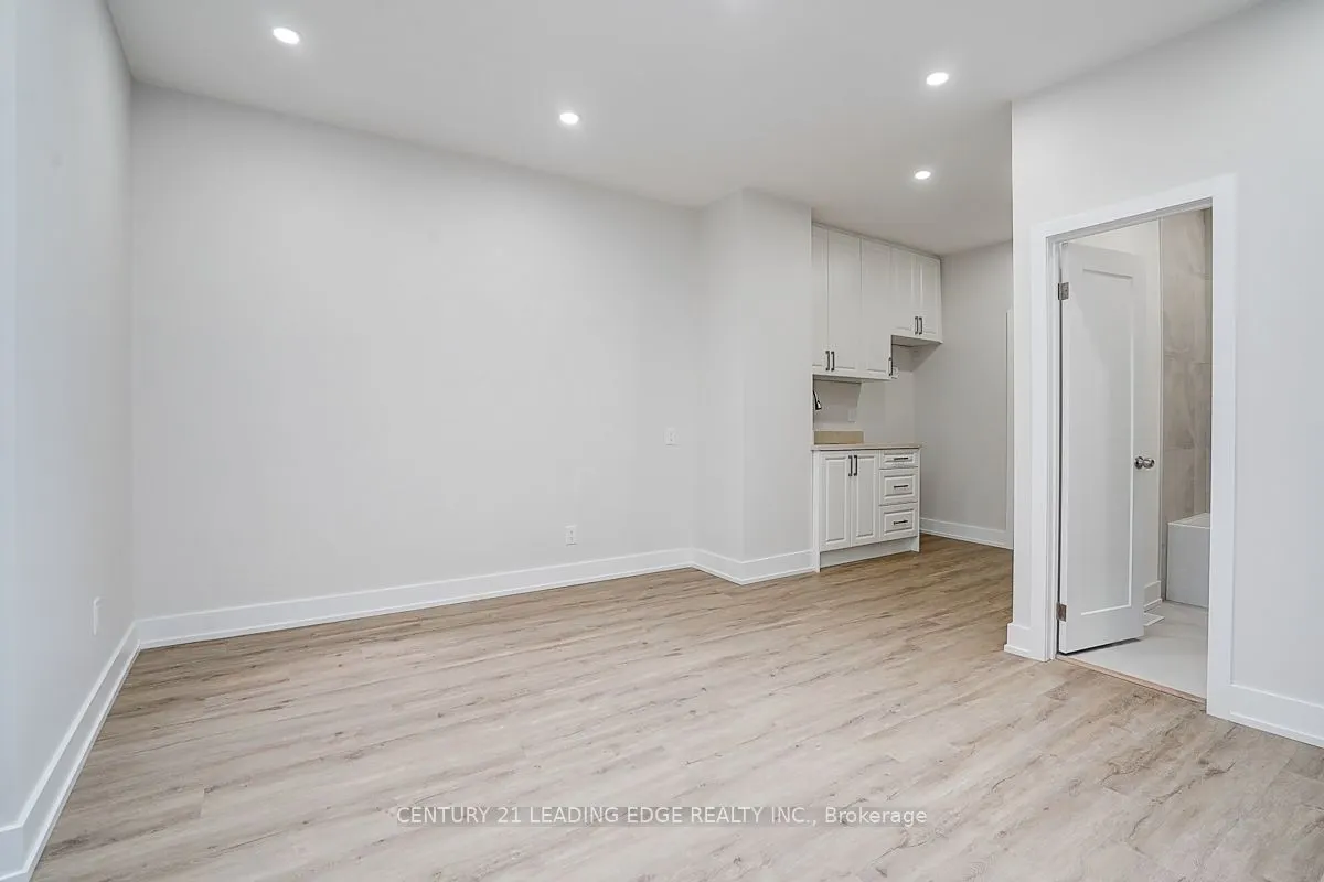 349 Spadina Avenue