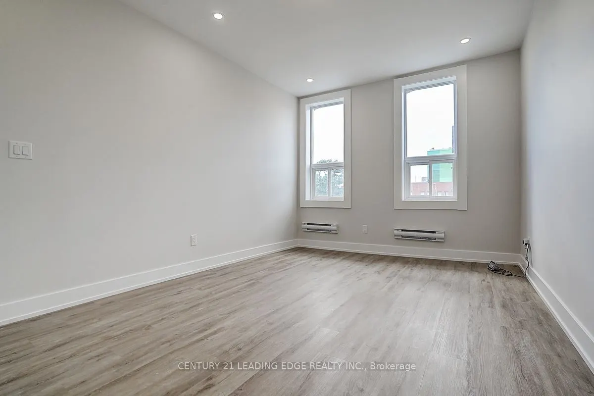 349 Spadina Avenue
