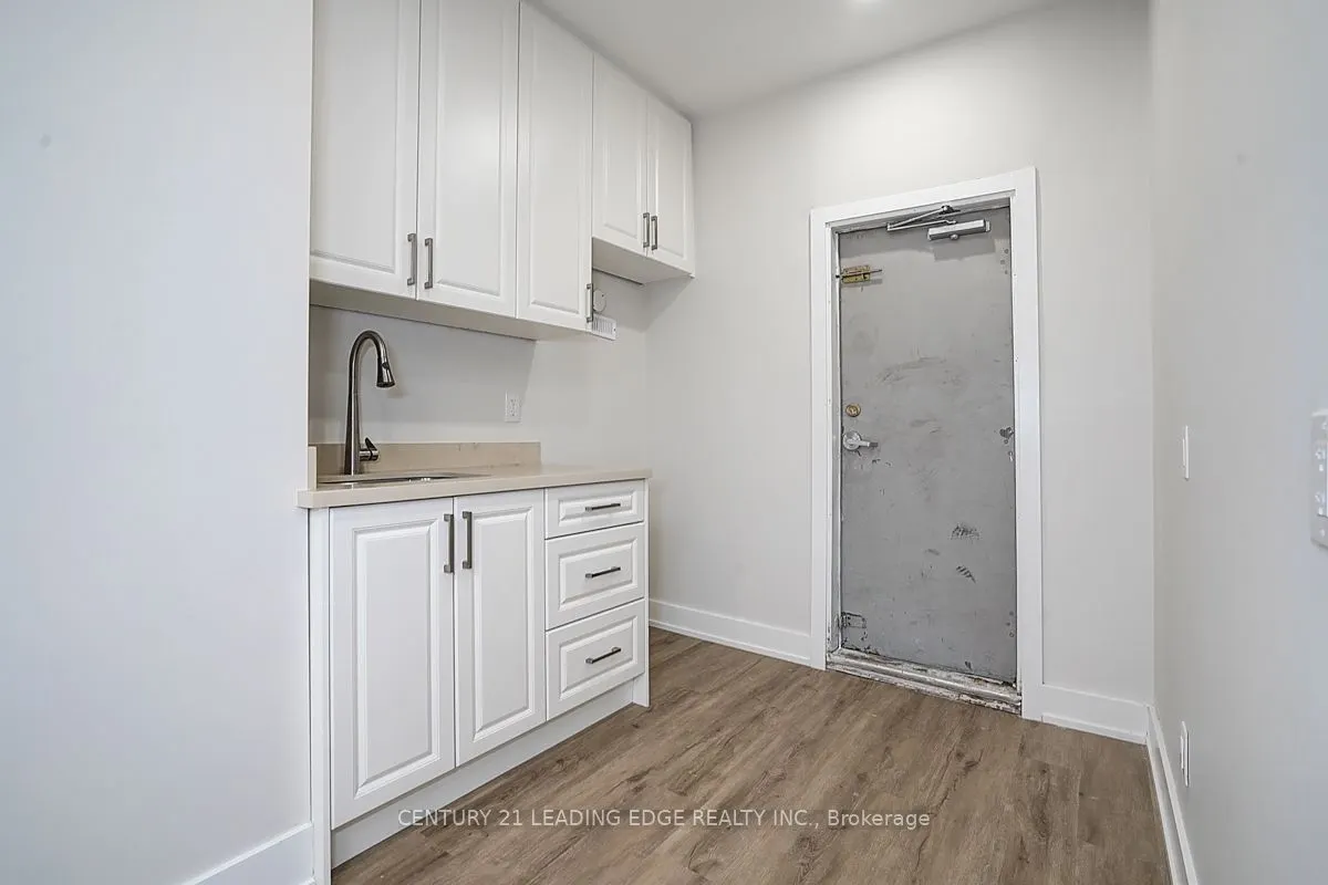 349 Spadina Avenue