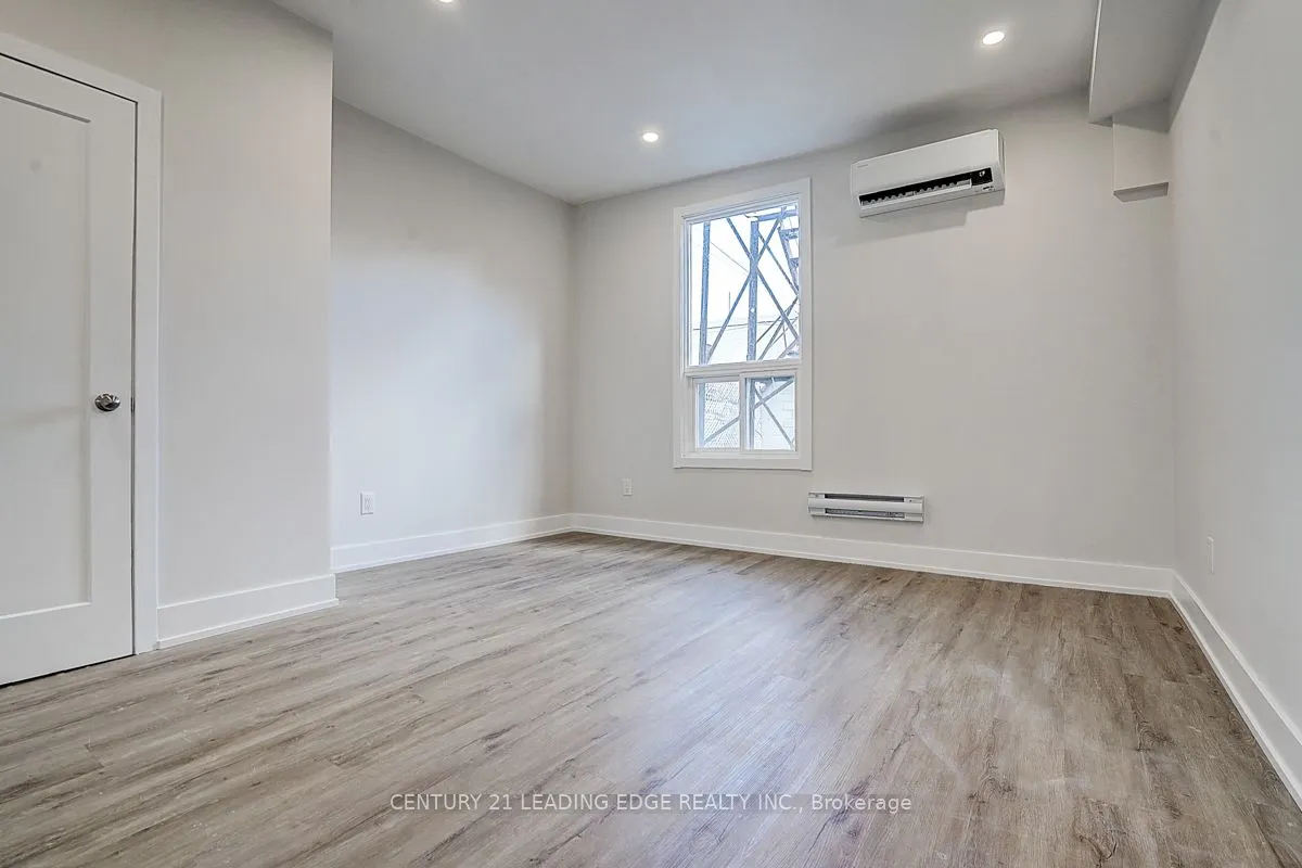 349 Spadina Avenue