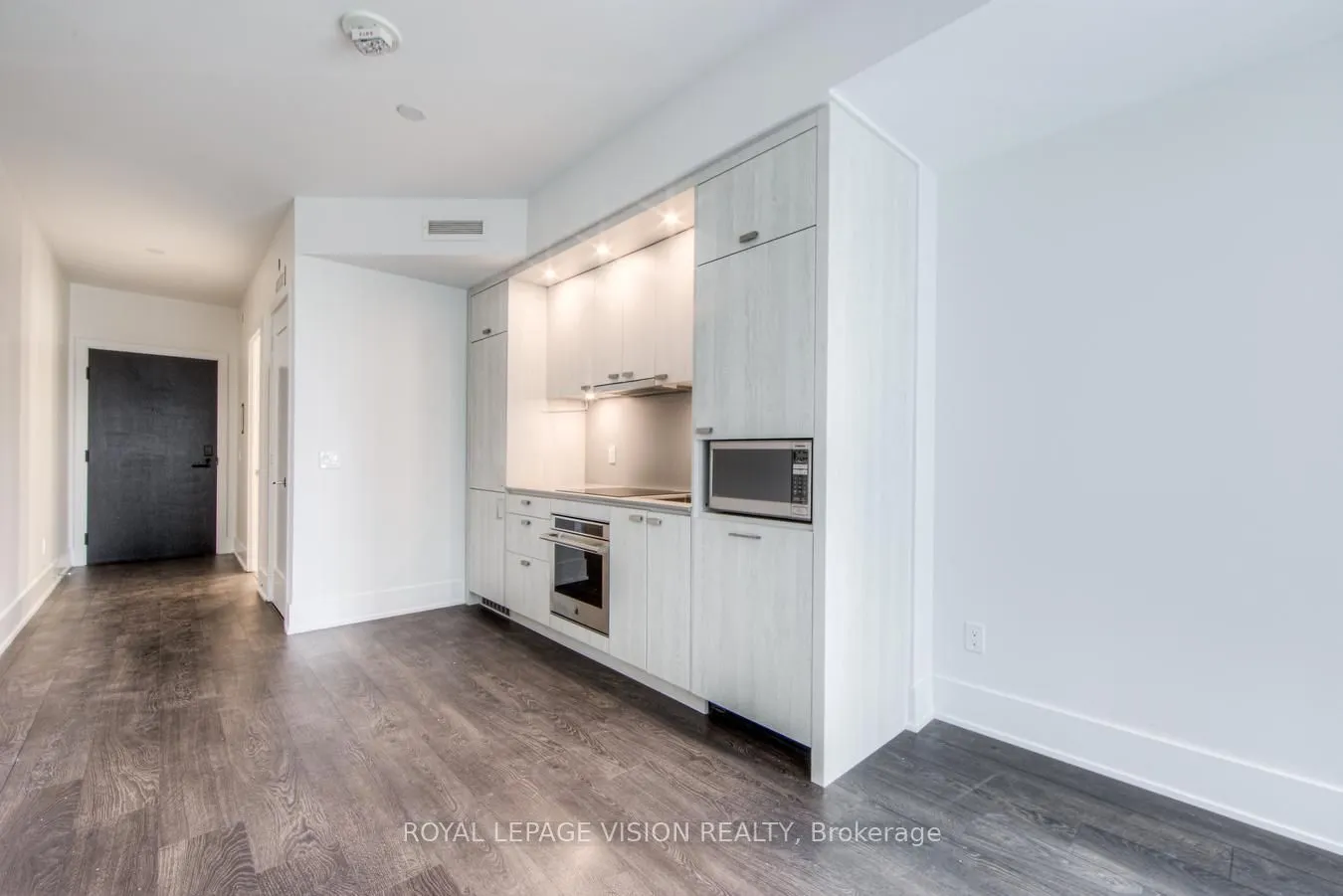 470 Front Street W, #814