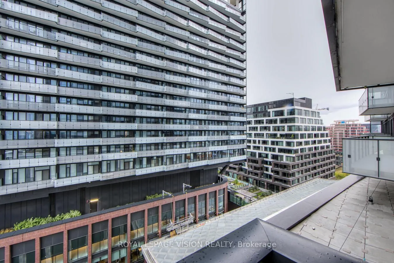 470 Front Street W, #814