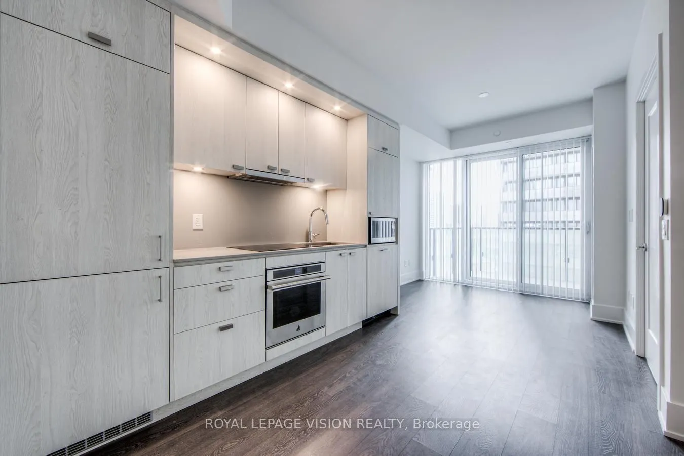 470 Front Street W, #814