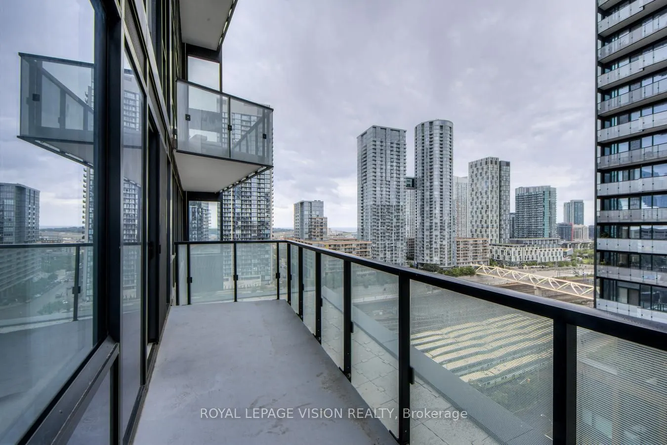 470 Front Street W, #814