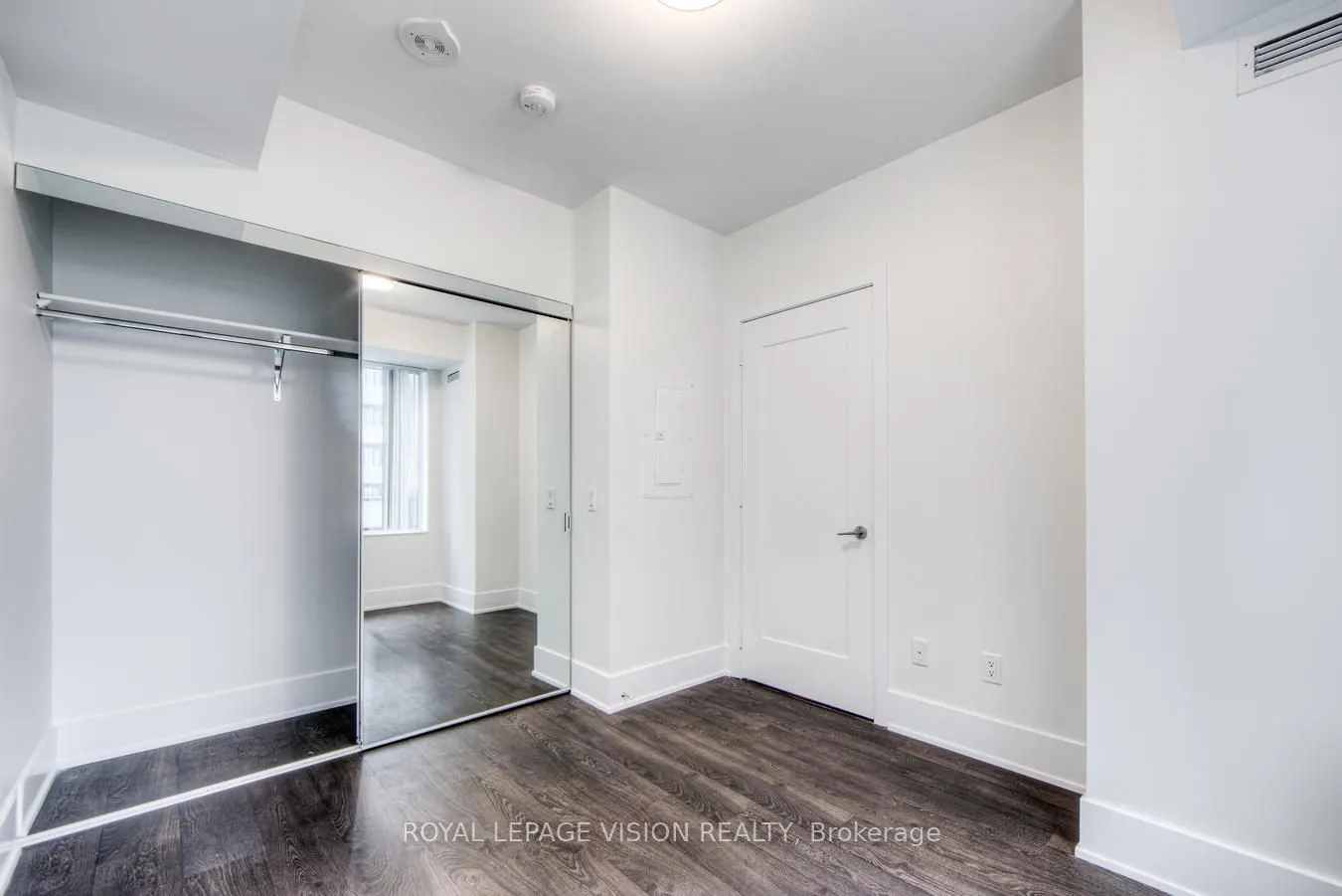 470 Front Street W, #814