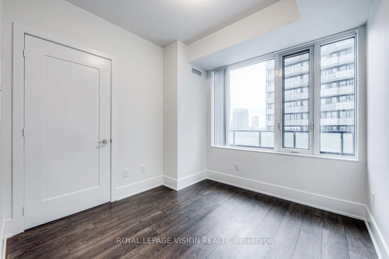 470 Front Street W, #814
