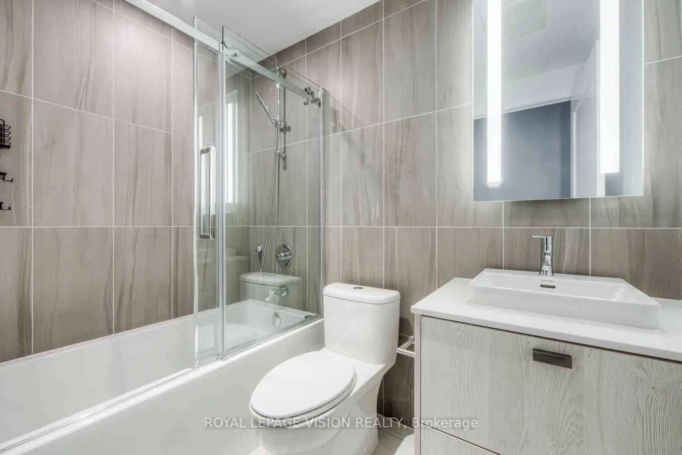 470 Front Street W, #814