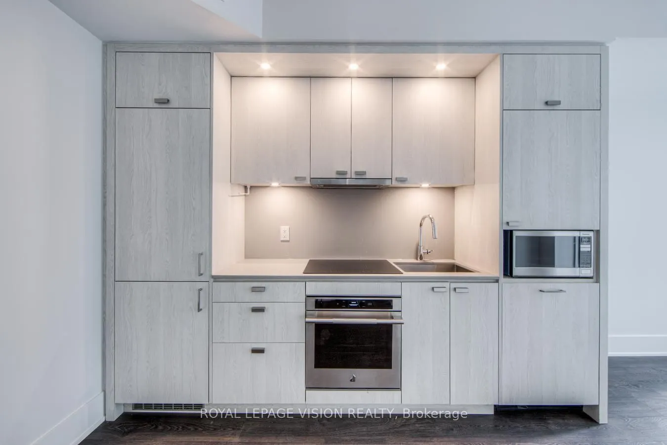 470 Front Street W, #814