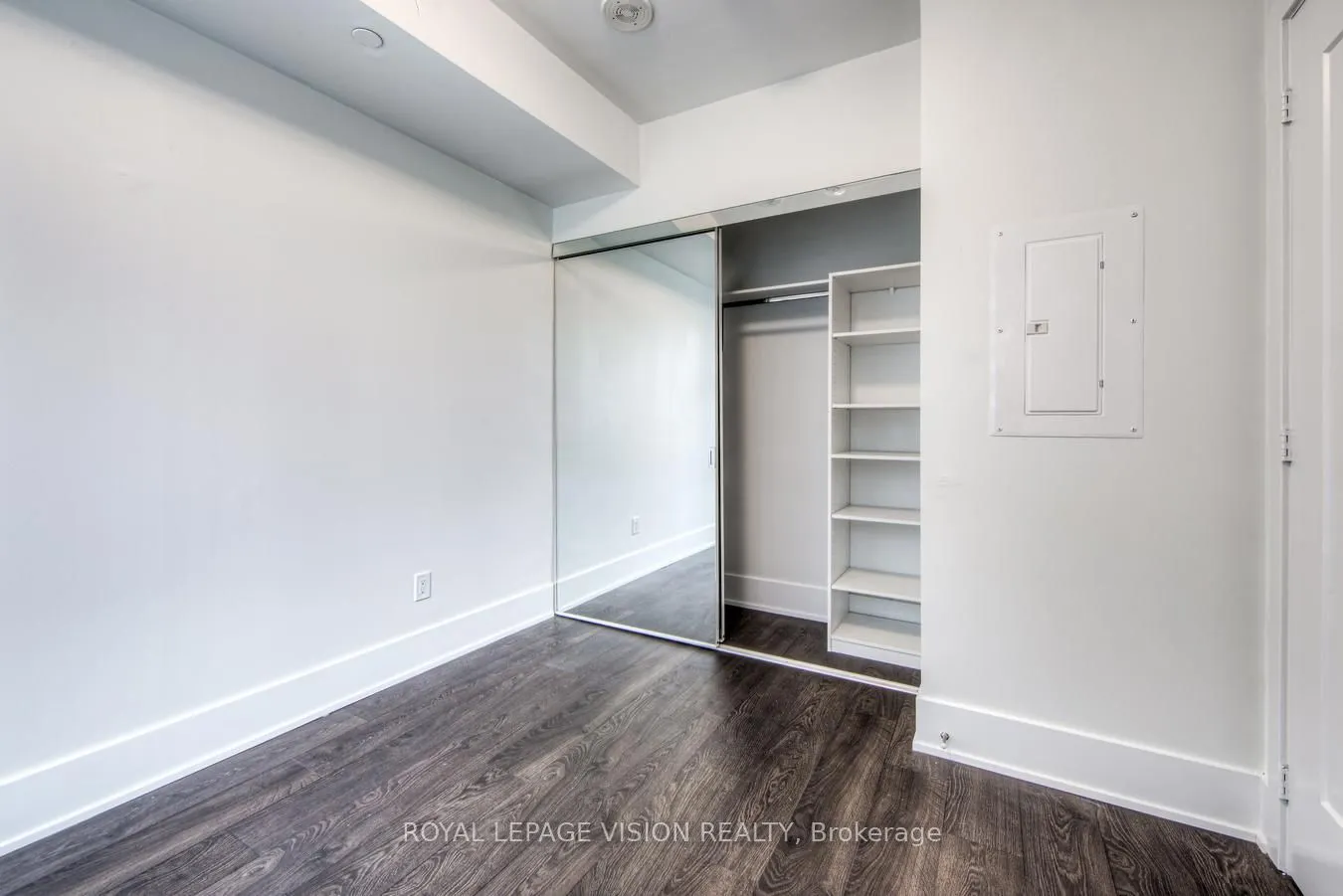470 Front Street W, #814
