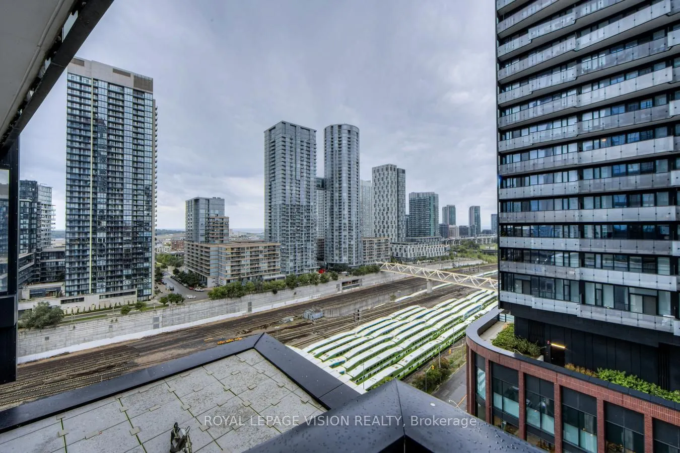 470 Front Street W, #814
