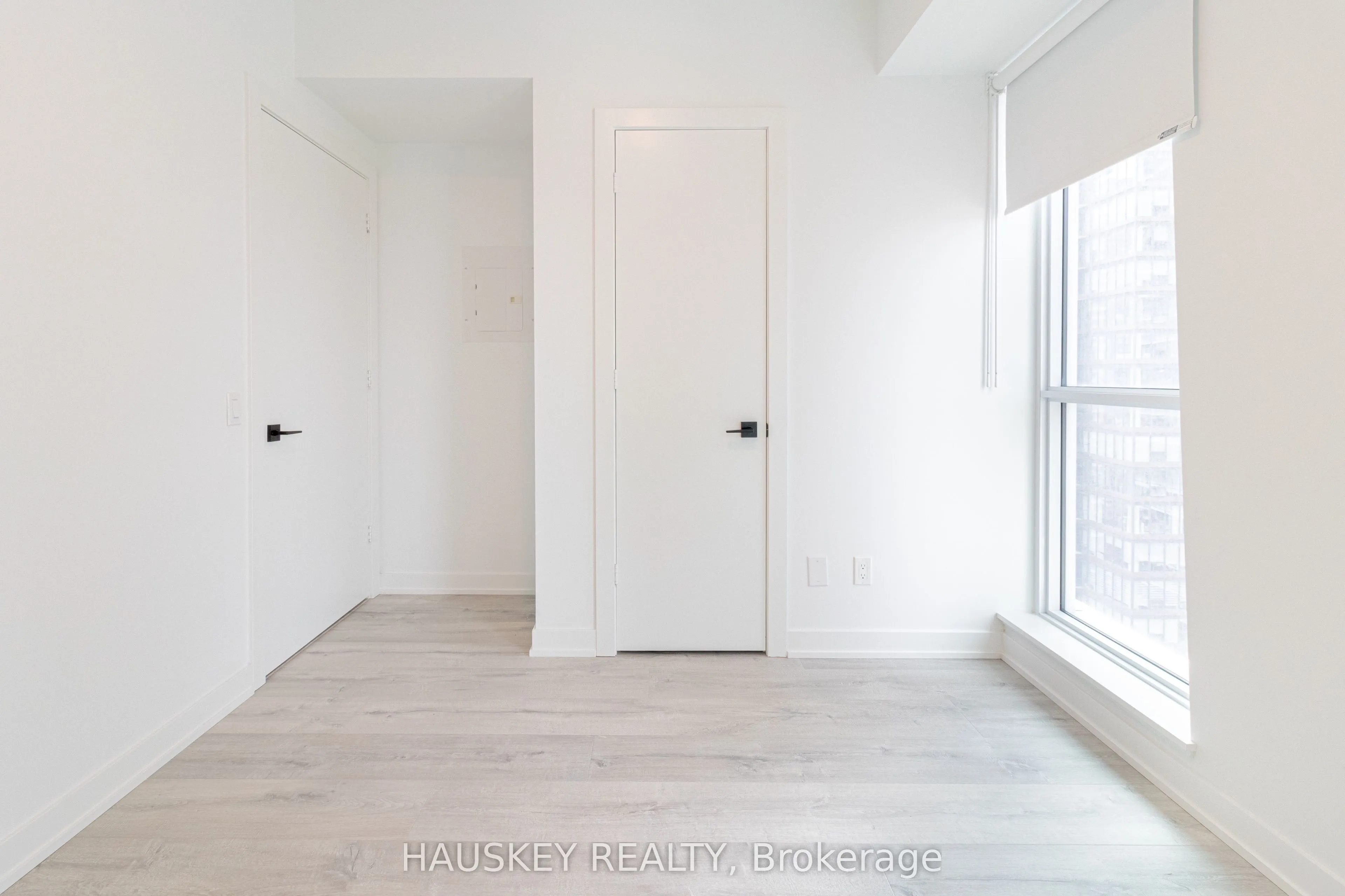 327 King Street W, #3004