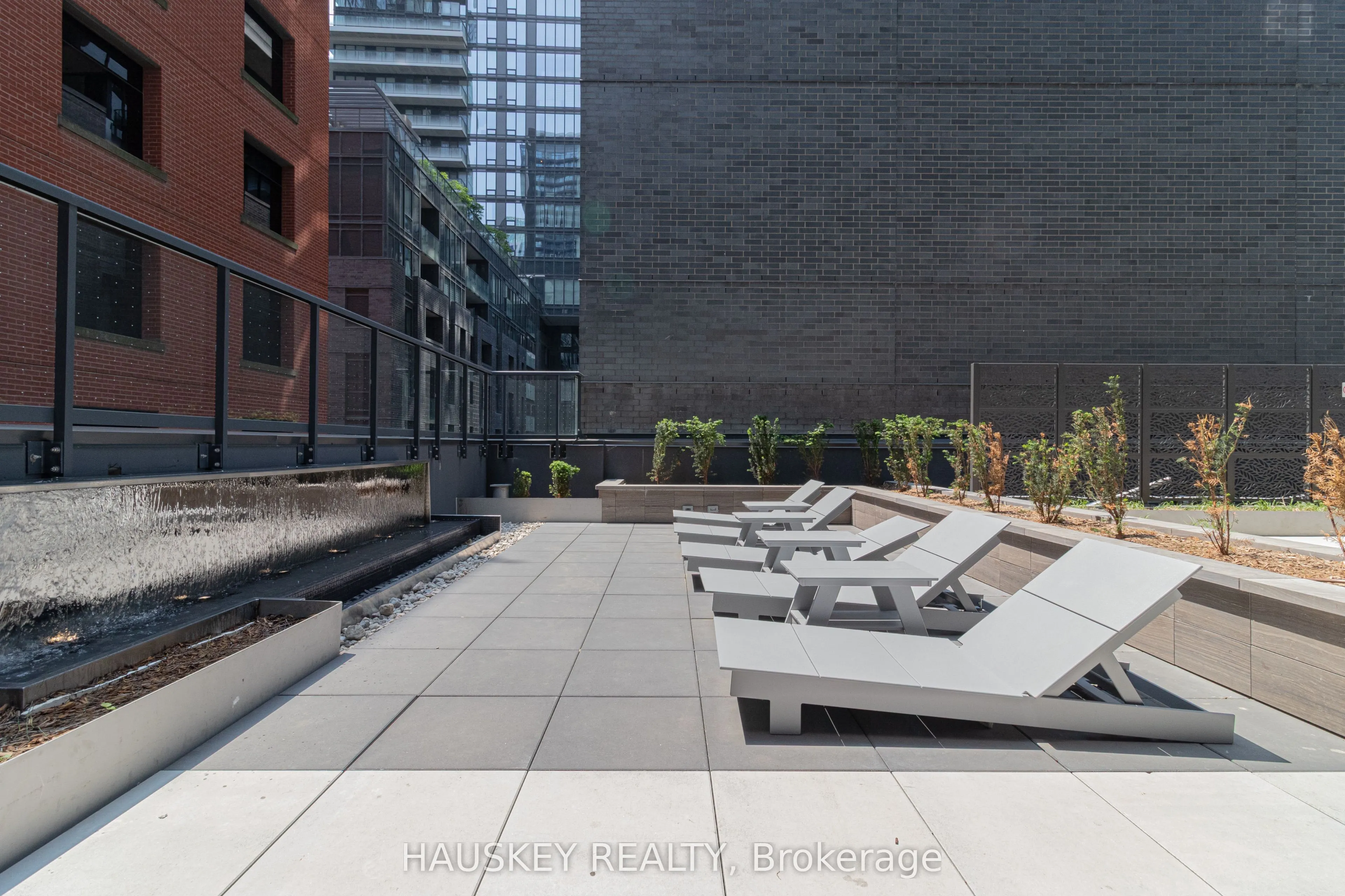 327 King Street W, #3004