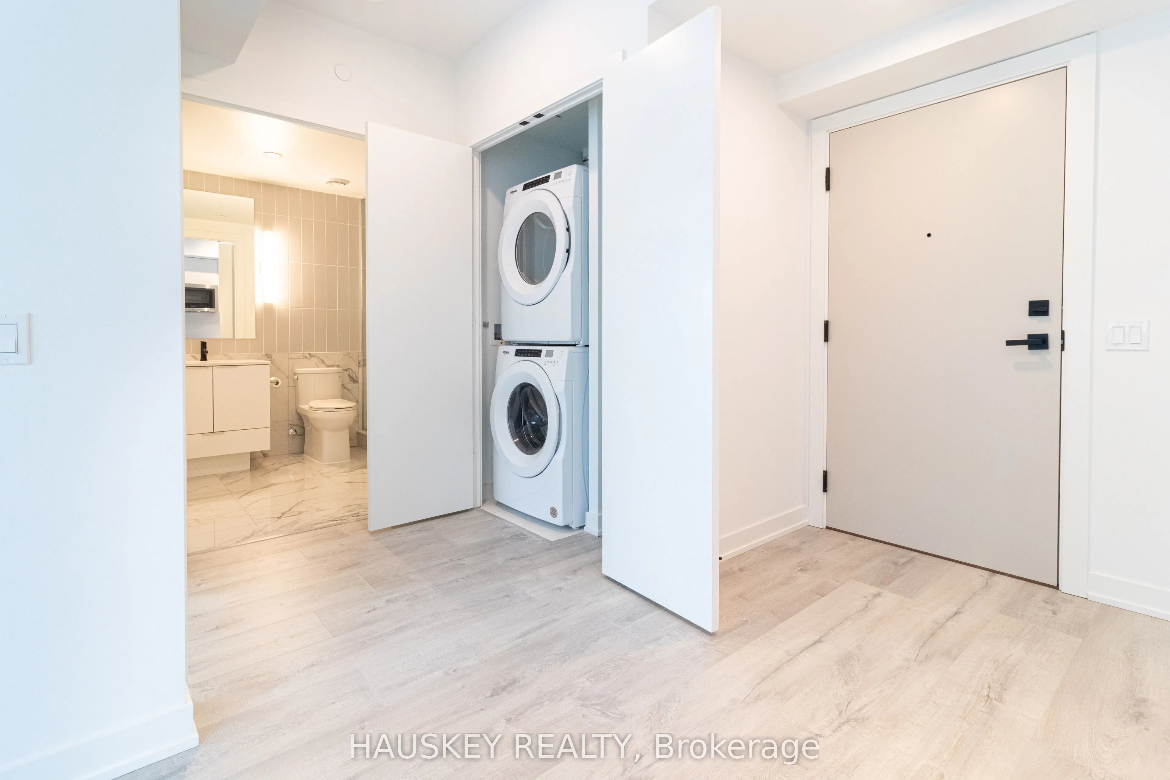 327 King Street W, #3004