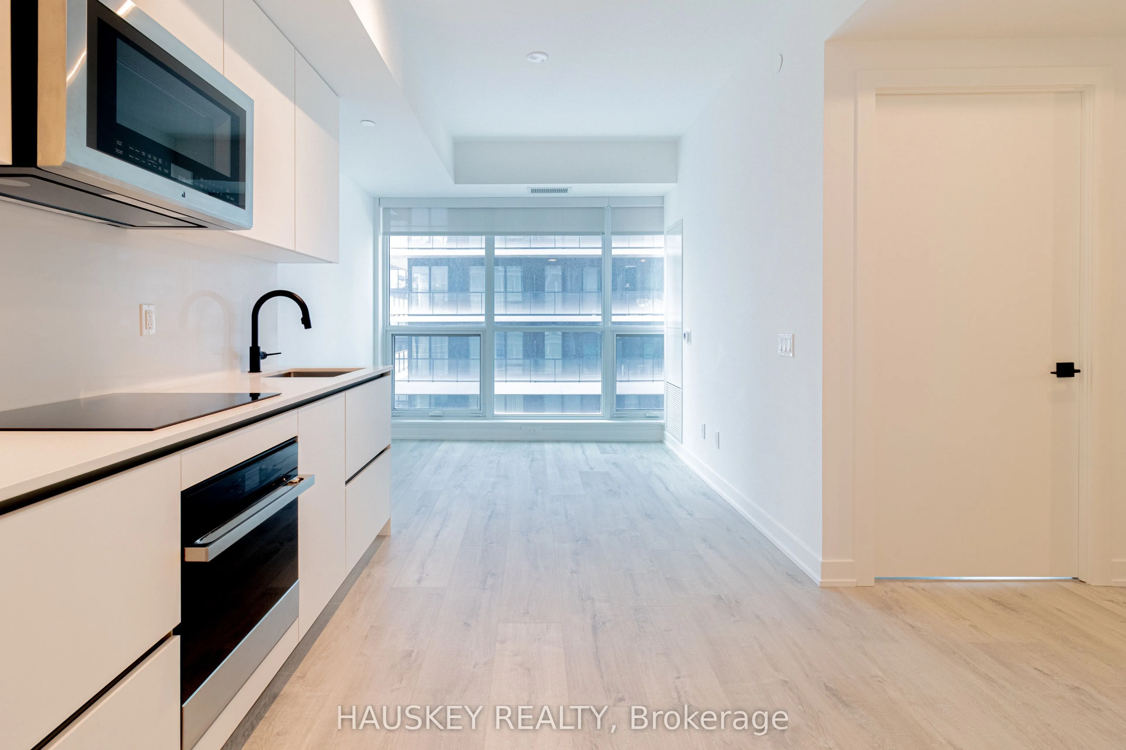 327 King Street W, #3004