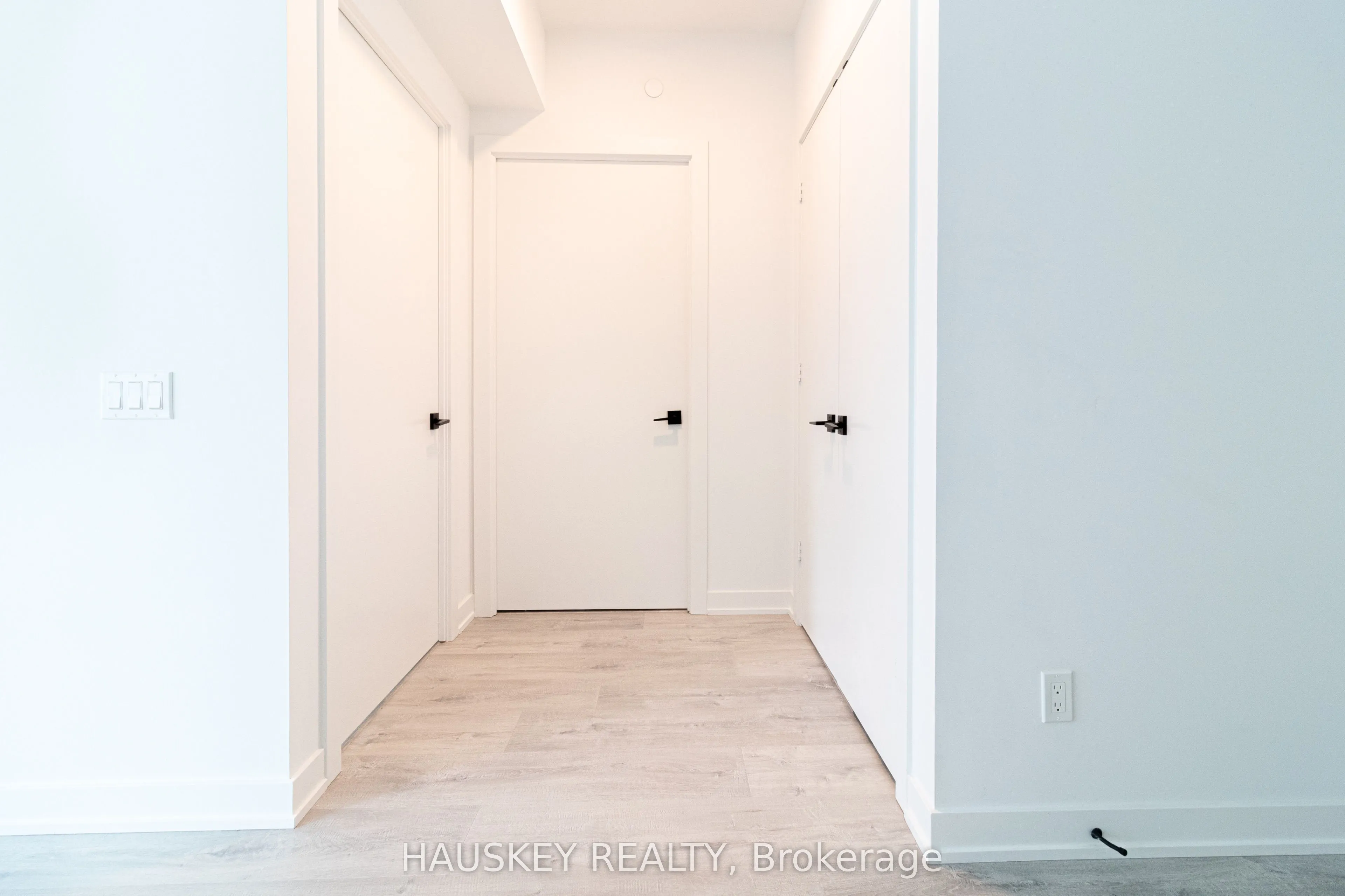 327 King Street W, #3004