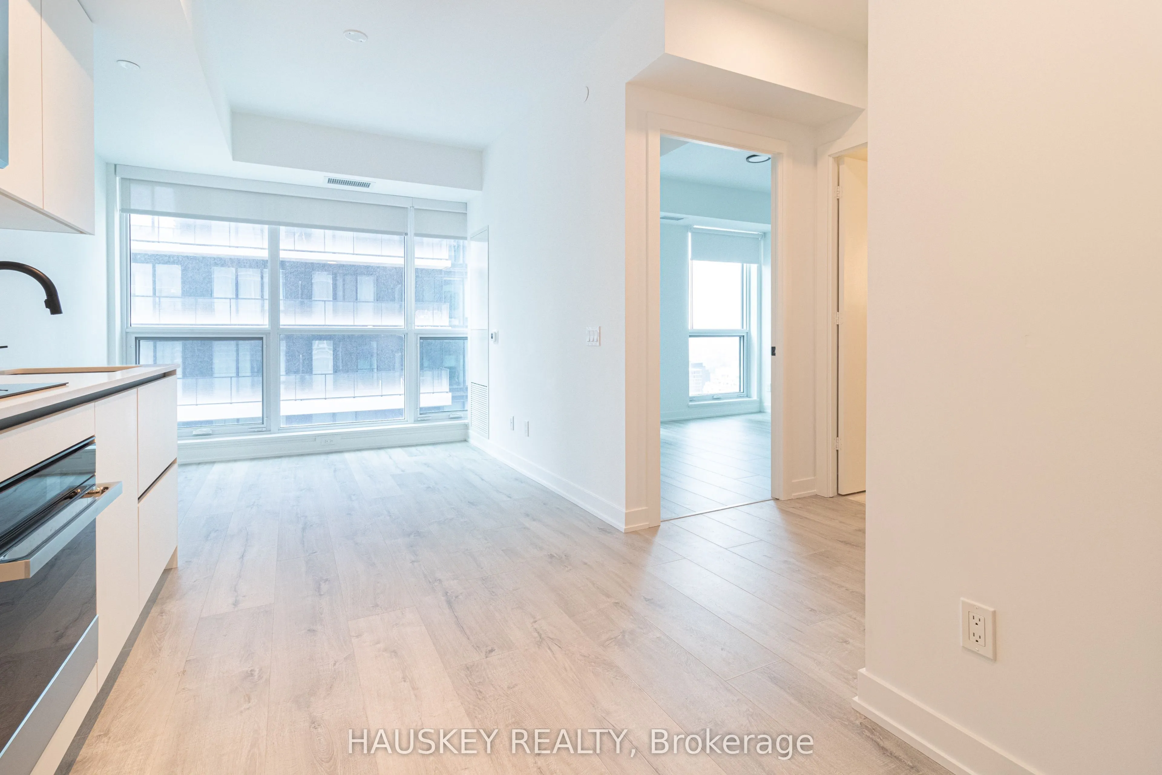 327 King Street W, #3004