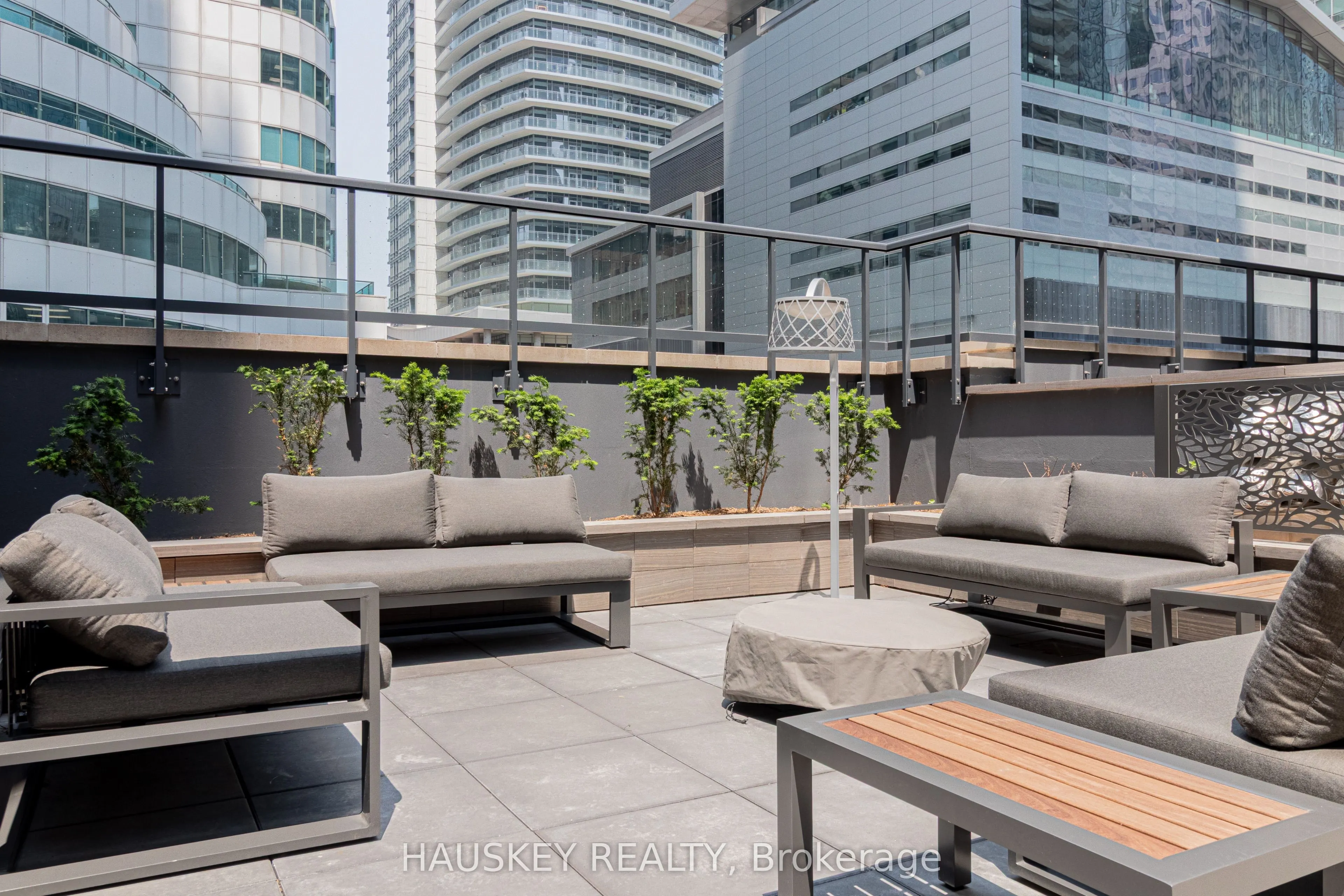 327 King Street W, #3004
