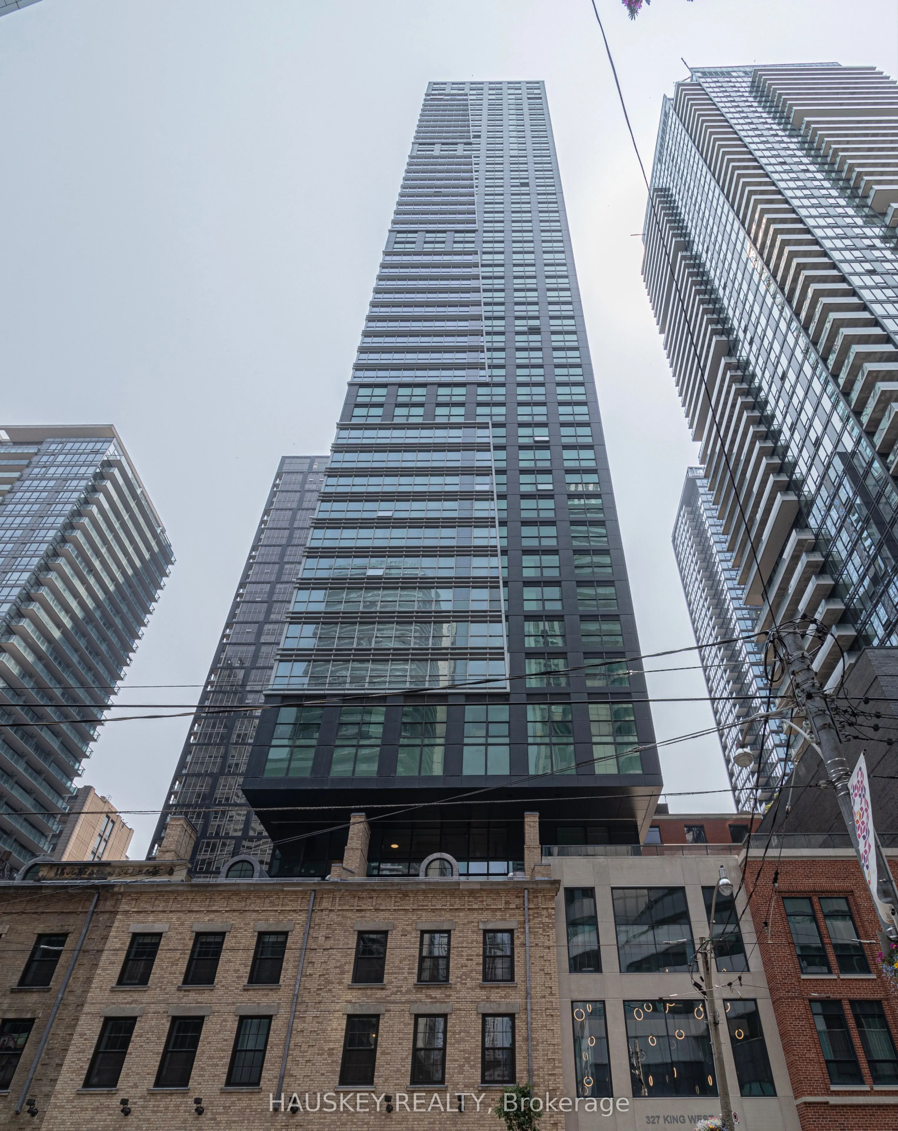 327 King Street W, #3004