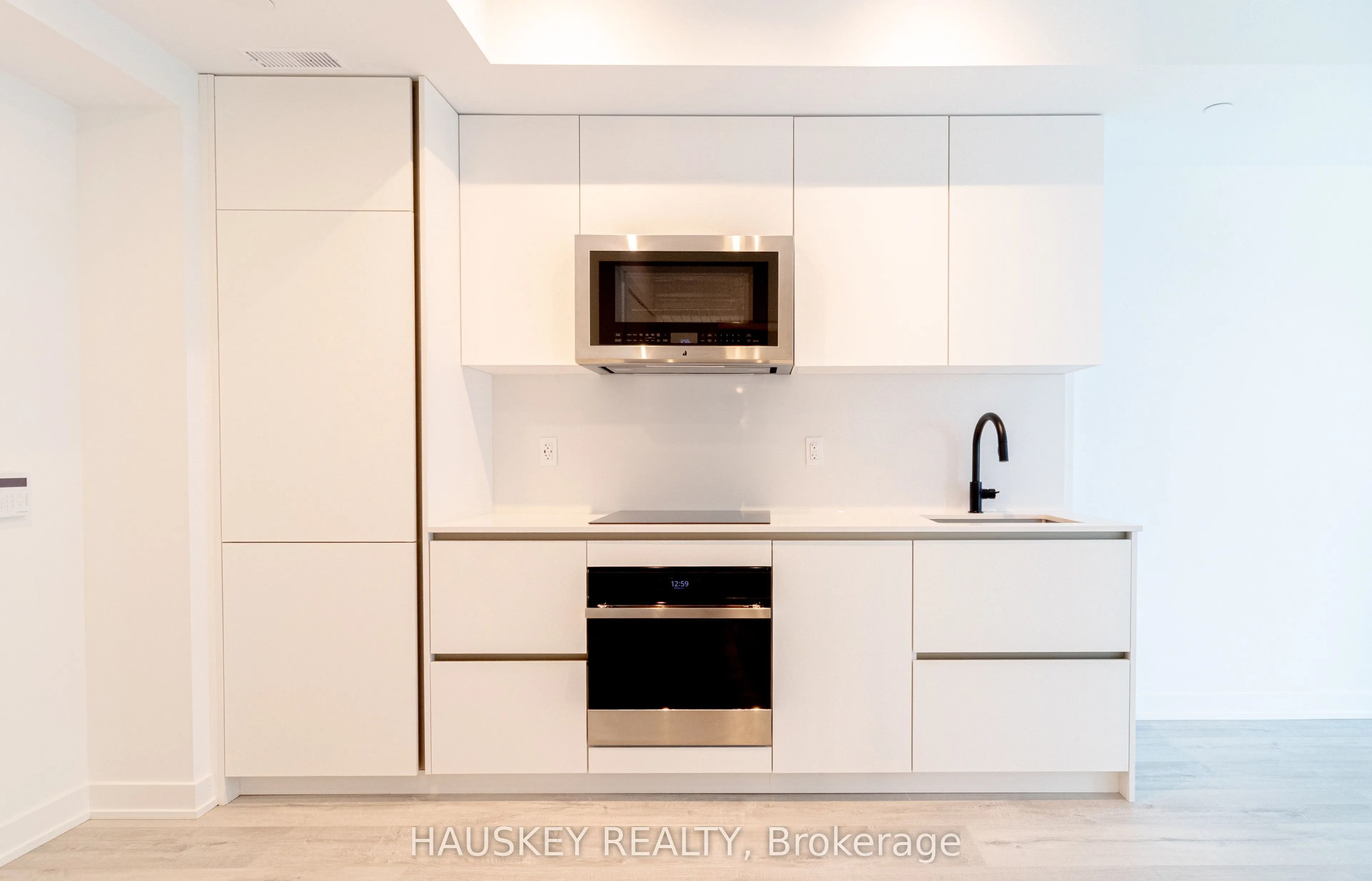 327 King Street W, #3004