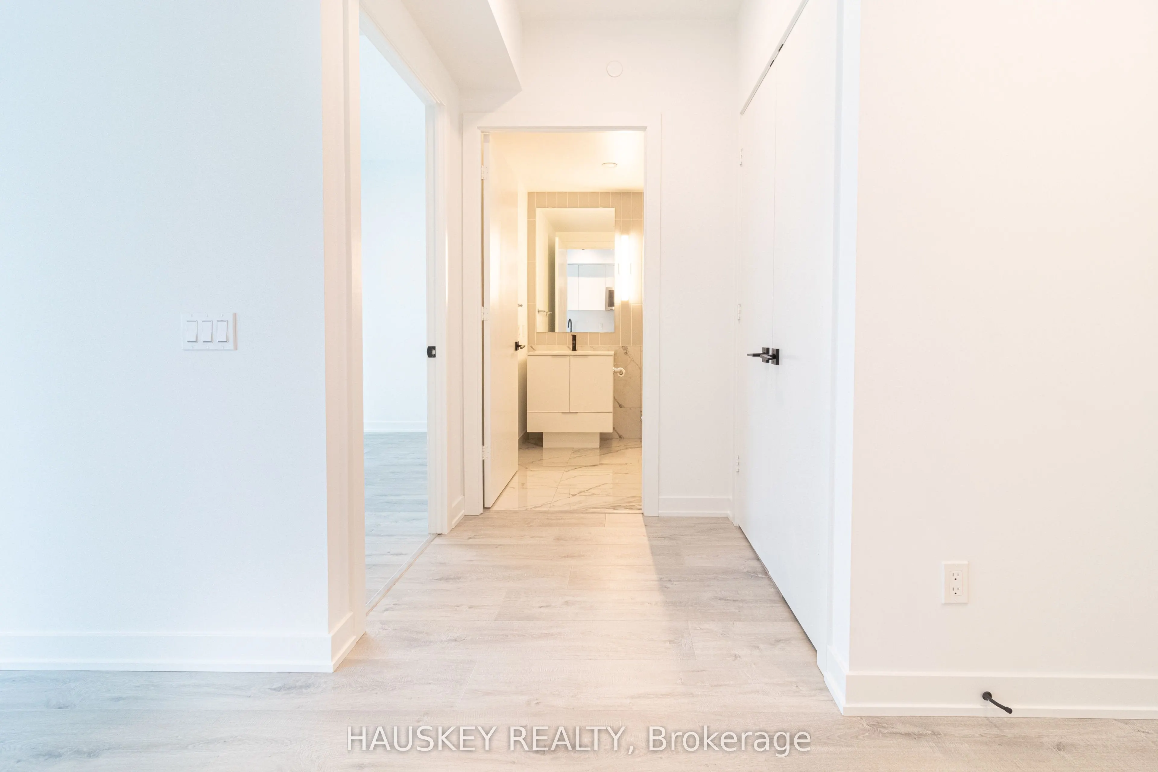 327 King Street W, #3004