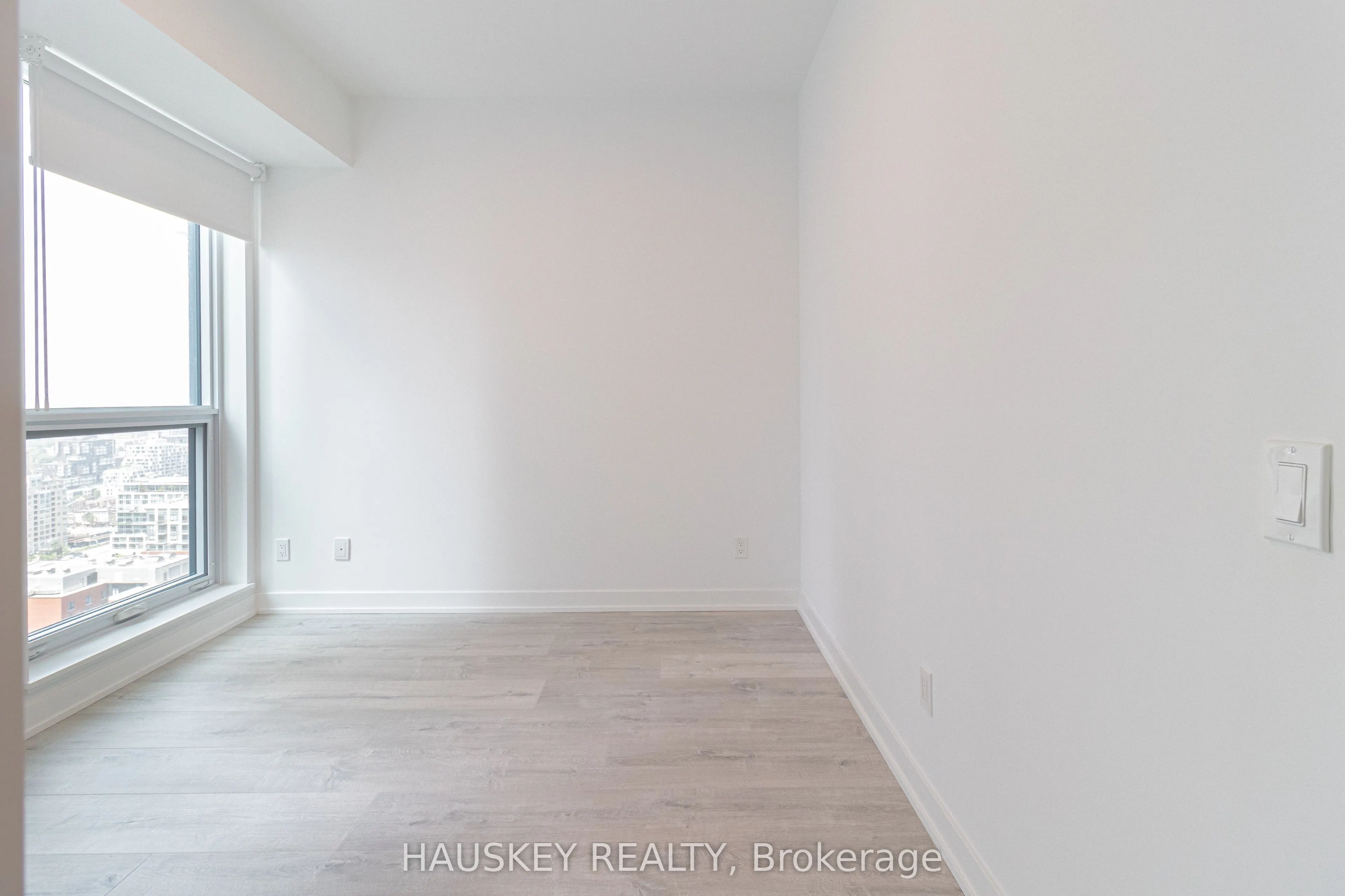 327 King Street W, #3004