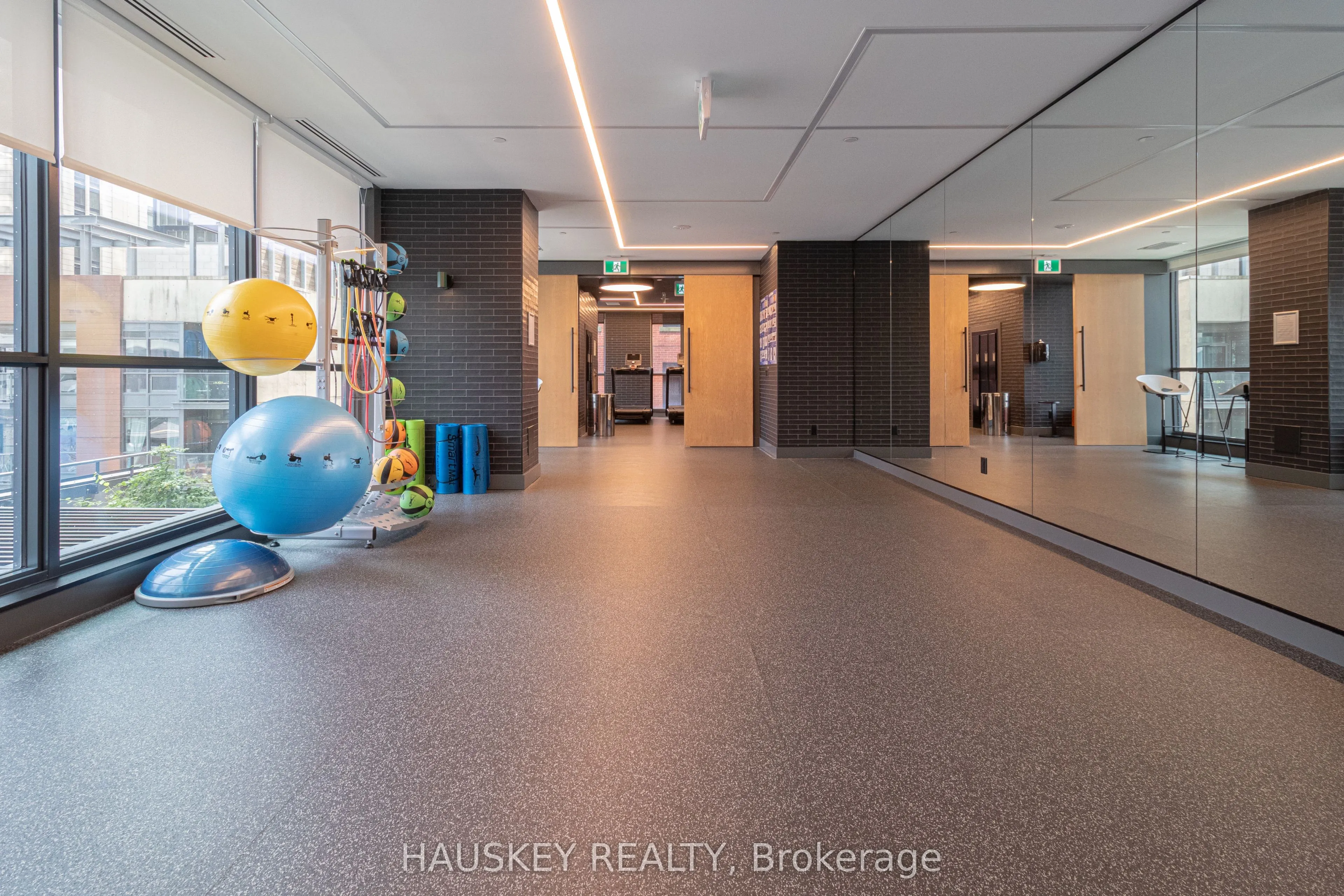 327 King Street W, #3004