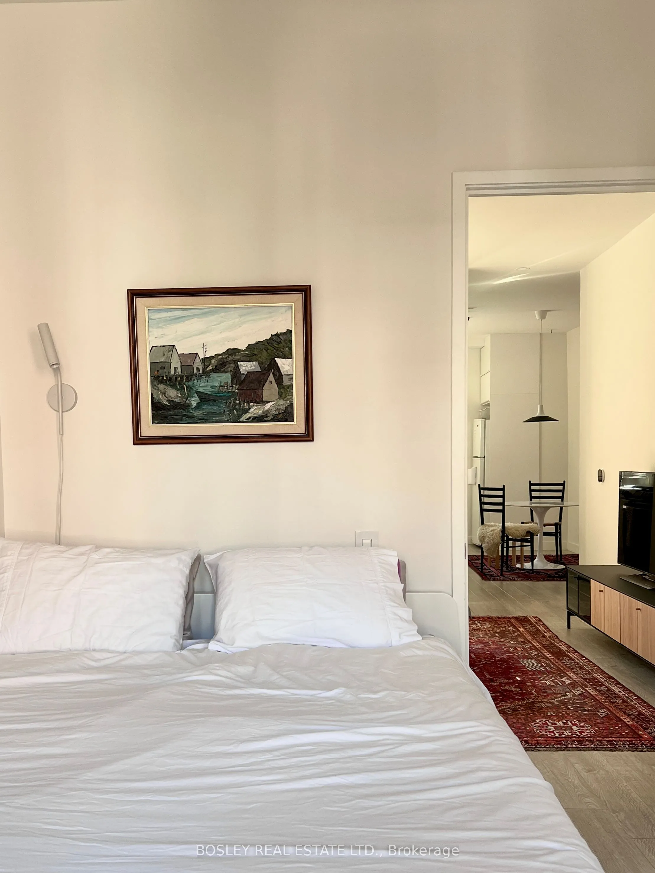 41 Henderson Avenue, #Main Floor