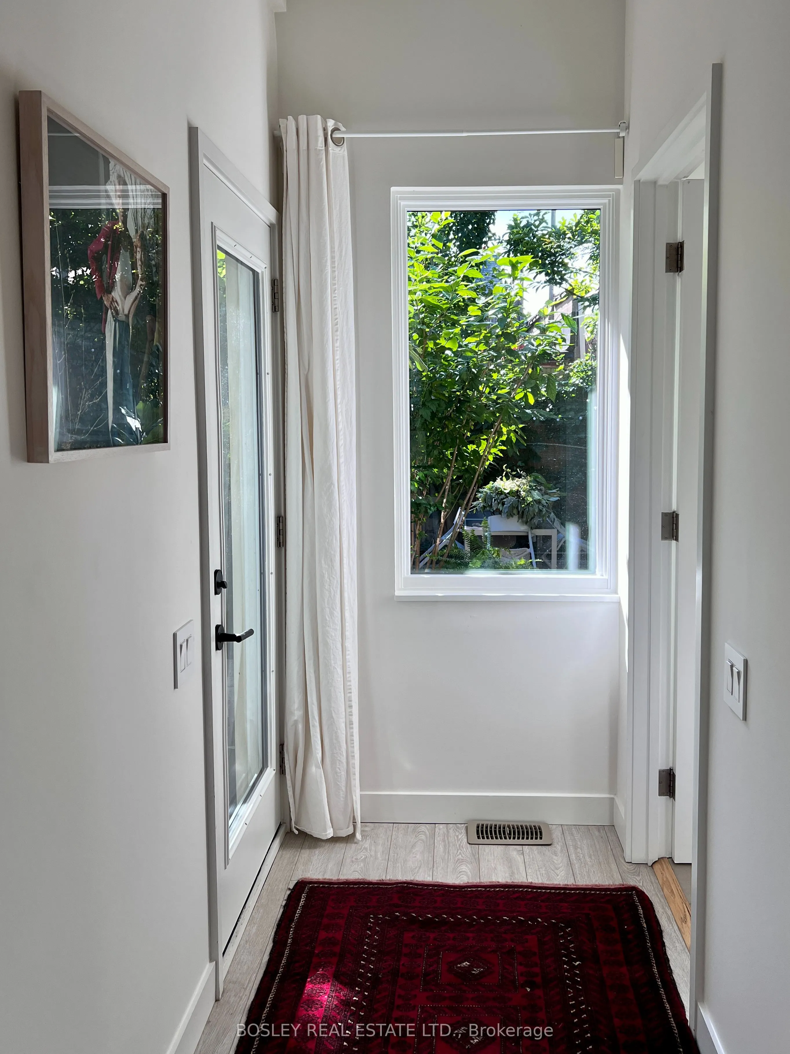 41 Henderson Avenue, #Main Floor