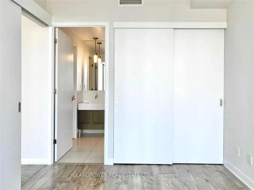 110 Charles Street E, #3406