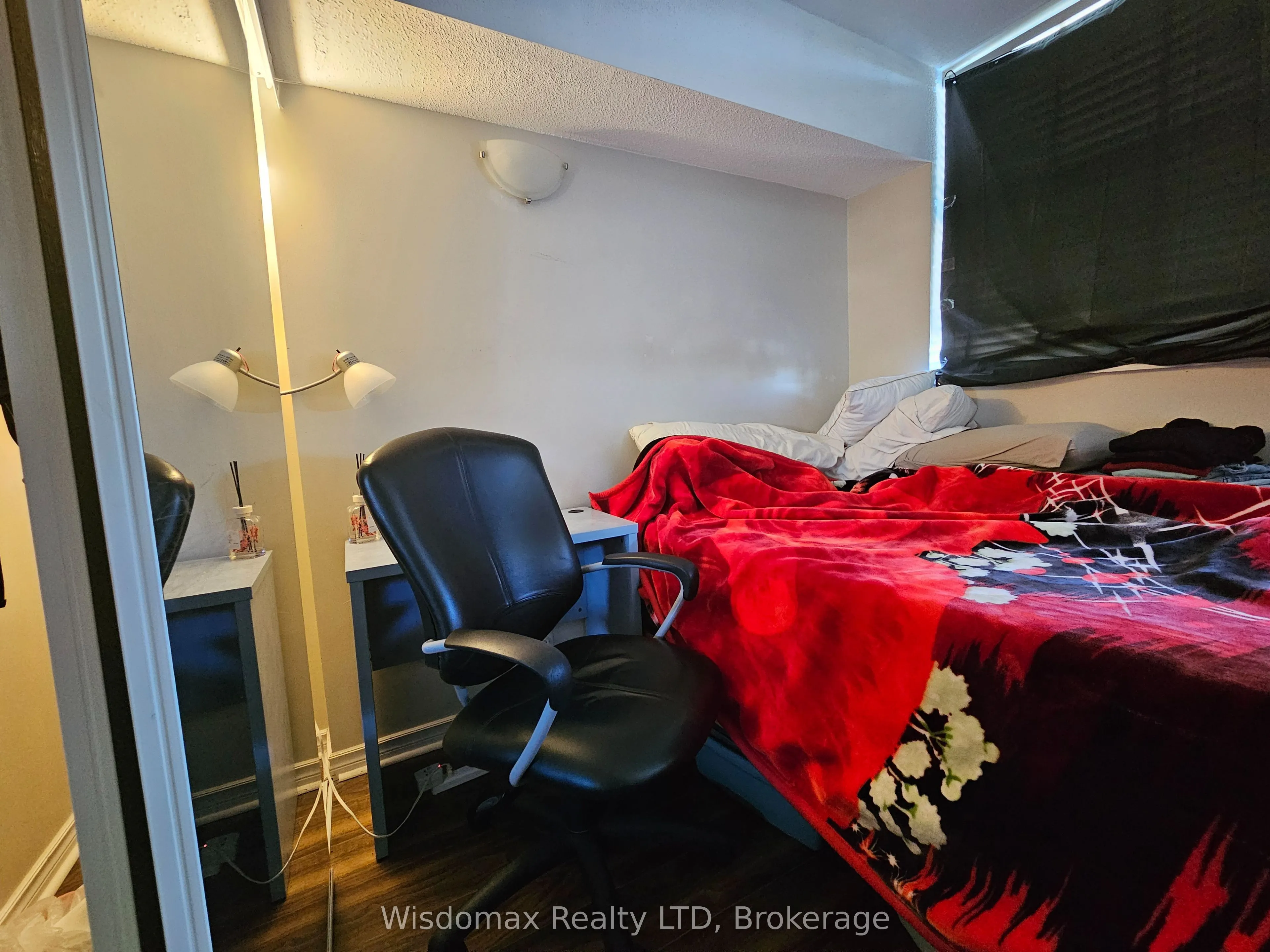 519 Dundas Street W, #803